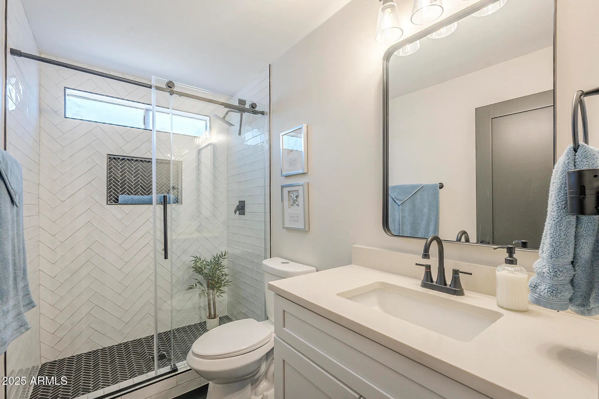 Property Slideshow image 29 of 53 | 11831 s paiute st, Phoenix, AZ, 85044