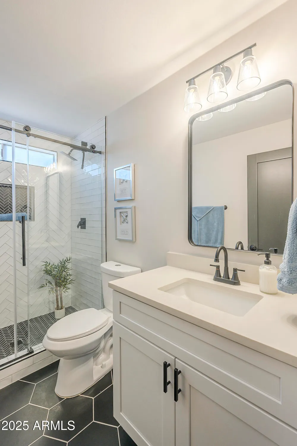 Property Slideshow image 28 of 53 | 11831 s paiute st, Phoenix, AZ, 85044