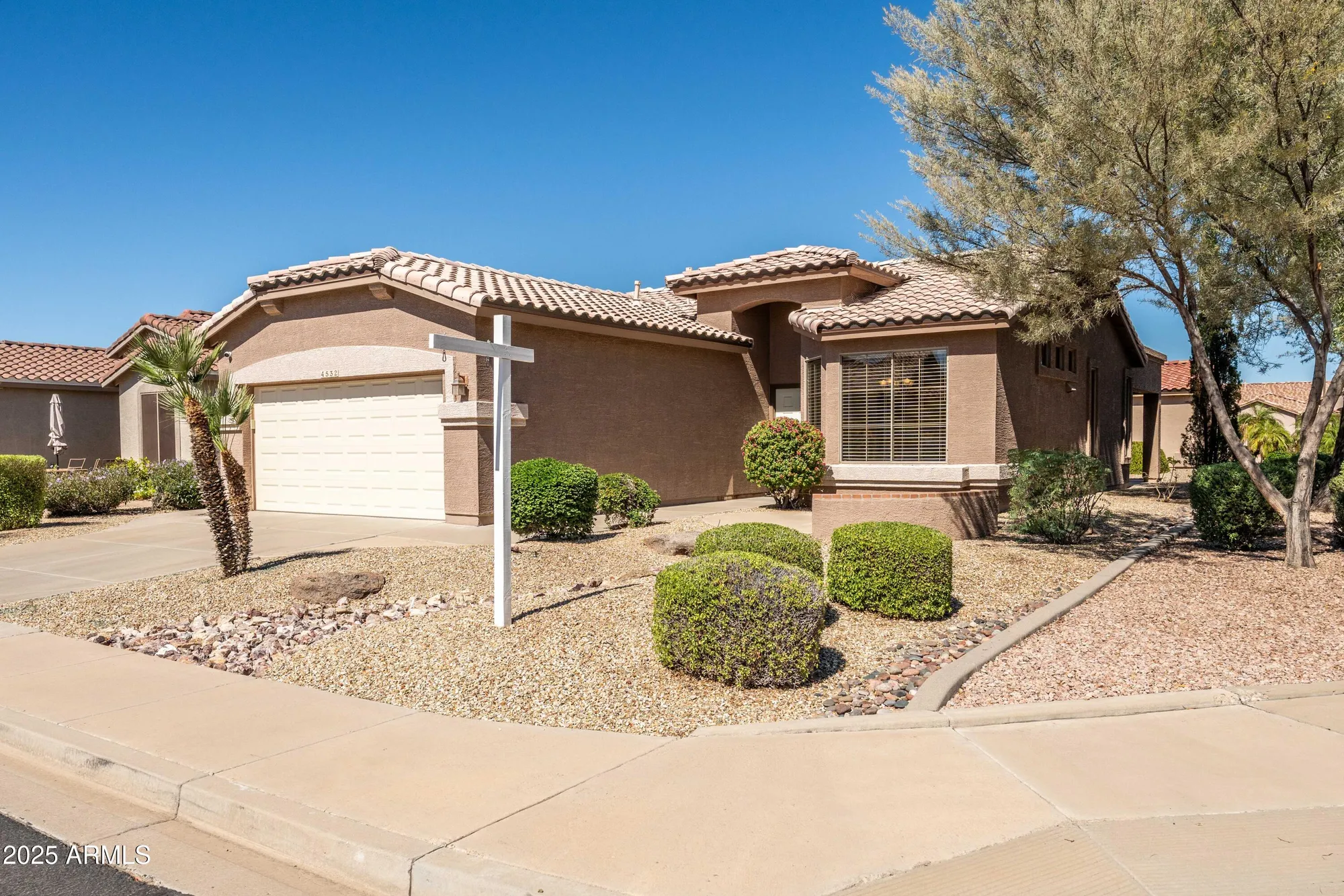 Property Slideshow image 4 of 50 | 4532 e indigo st, Gilbert, AZ, 85298