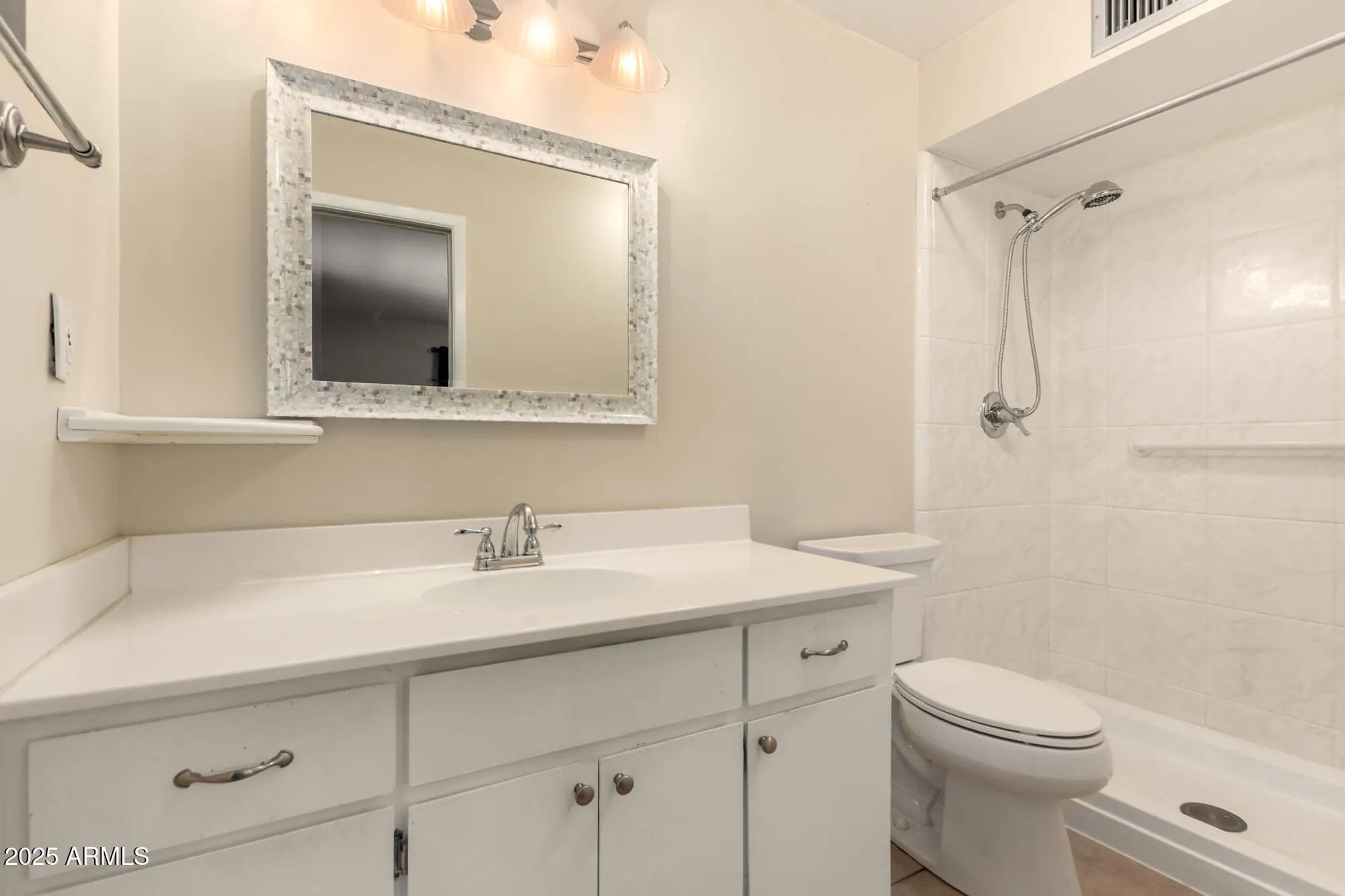 Property Slideshow image 18 of 33 | 243 n 61st pl, Mesa, AZ, 85205