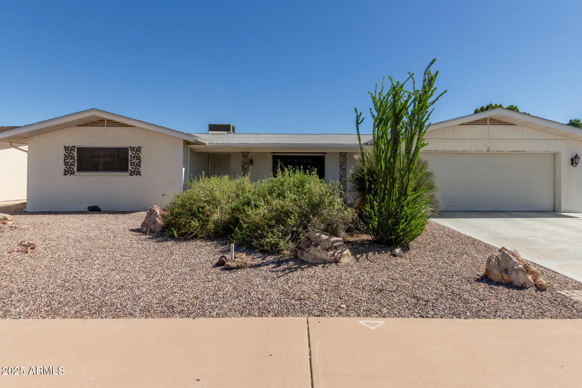 Property Slideshow image 2 of 33 | 243 n 61st pl, Mesa, AZ, 85205