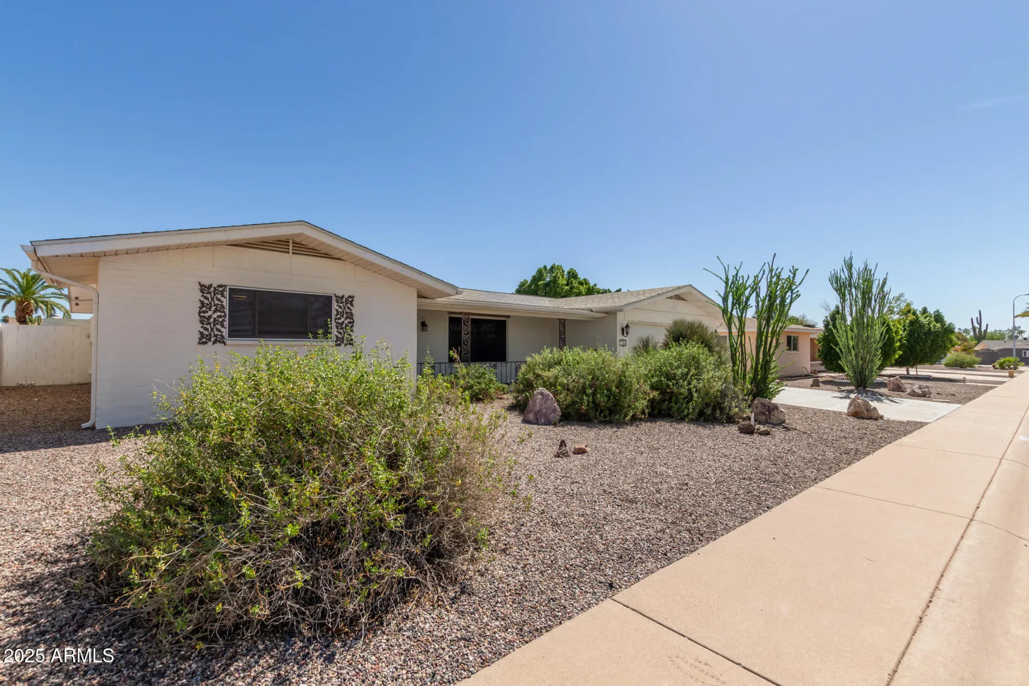 Property Slideshow image 3 of 33 | 243 n 61st pl, Mesa, AZ, 85205