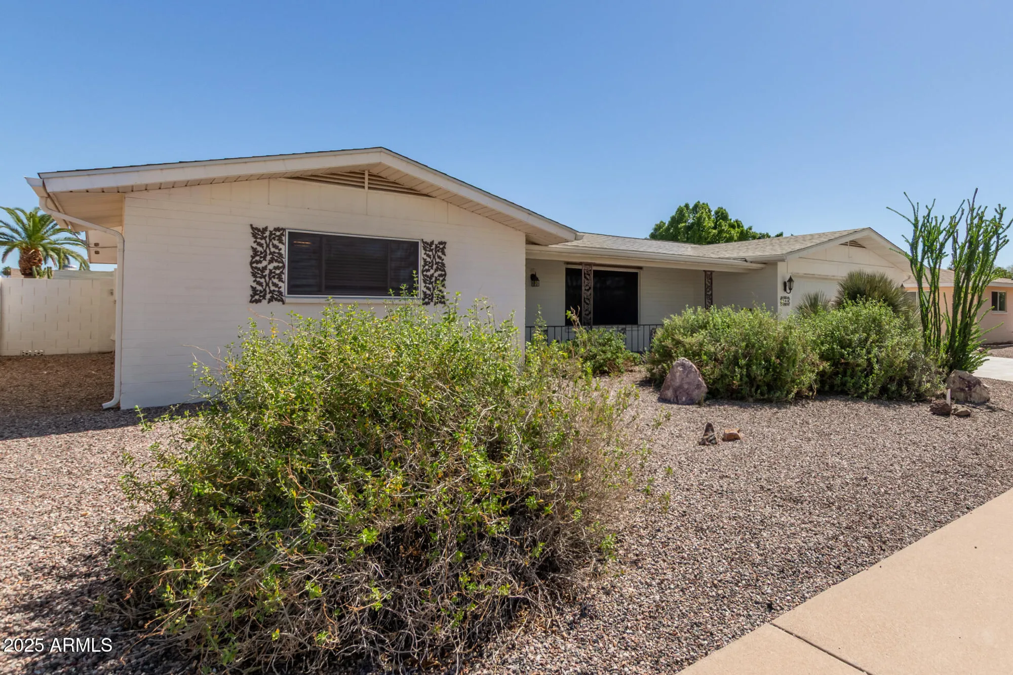 Property Slideshow image 4 of 33 | 243 n 61st pl, Mesa, AZ, 85205