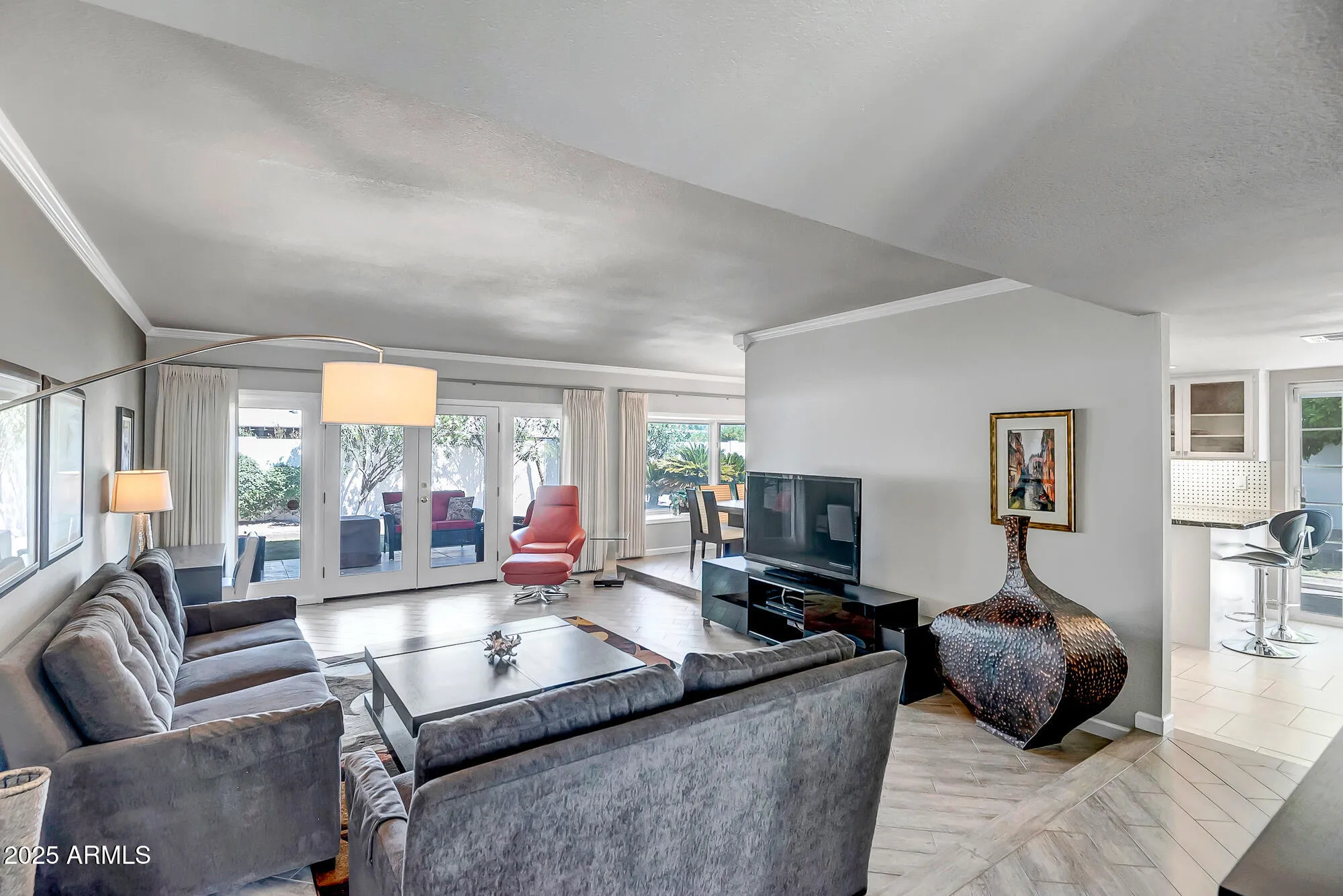 Property Slideshow image 6 of 37 | 110 e piping rock rd, Phoenix, AZ, 85022