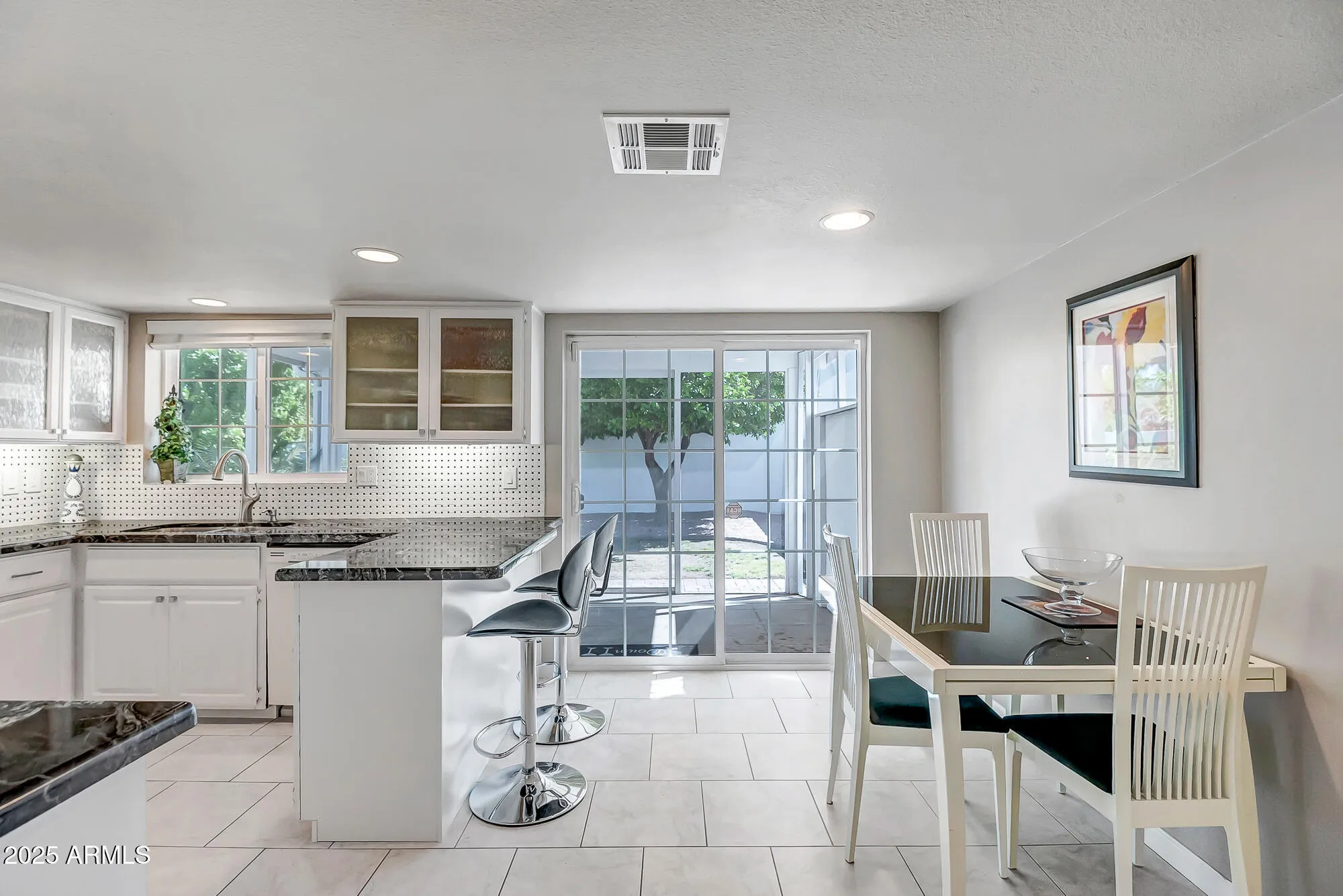 Property Slideshow image 13 of 37 | 110 e piping rock rd, Phoenix, AZ, 85022