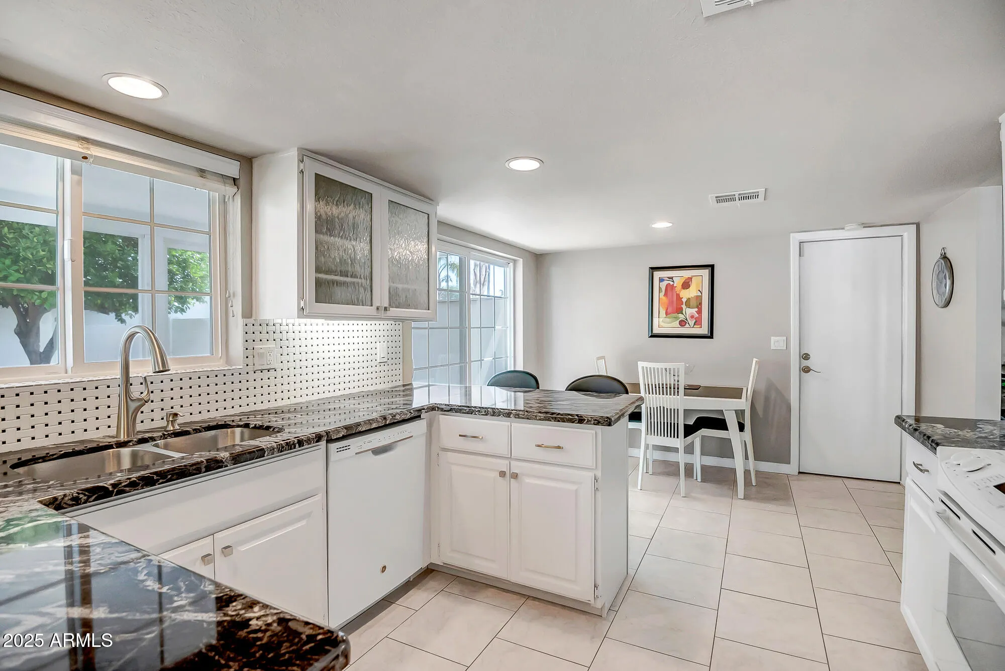 Property Slideshow image 12 of 37 | 110 e piping rock rd, Phoenix, AZ, 85022