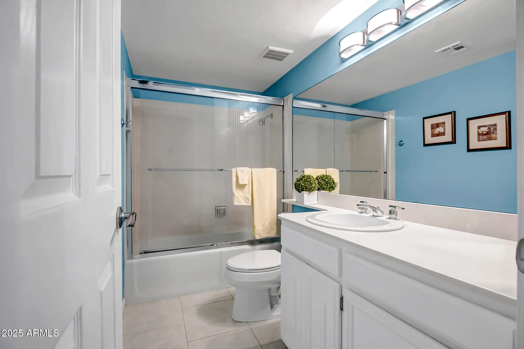 Property Slideshow image 23 of 37 | 110 e piping rock rd, Phoenix, AZ, 85022