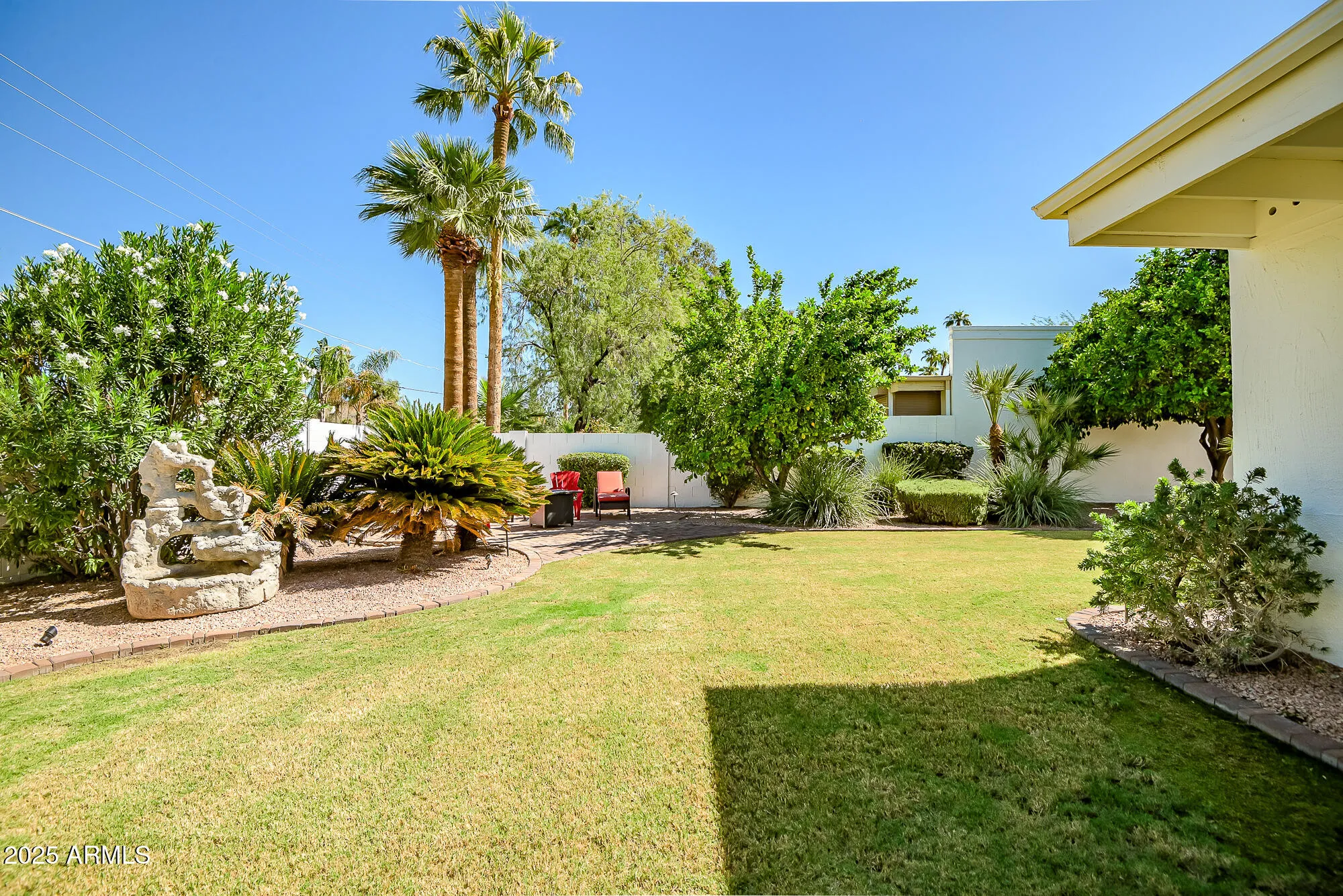 Property Slideshow image 29 of 37 | 110 e piping rock rd, Phoenix, AZ, 85022