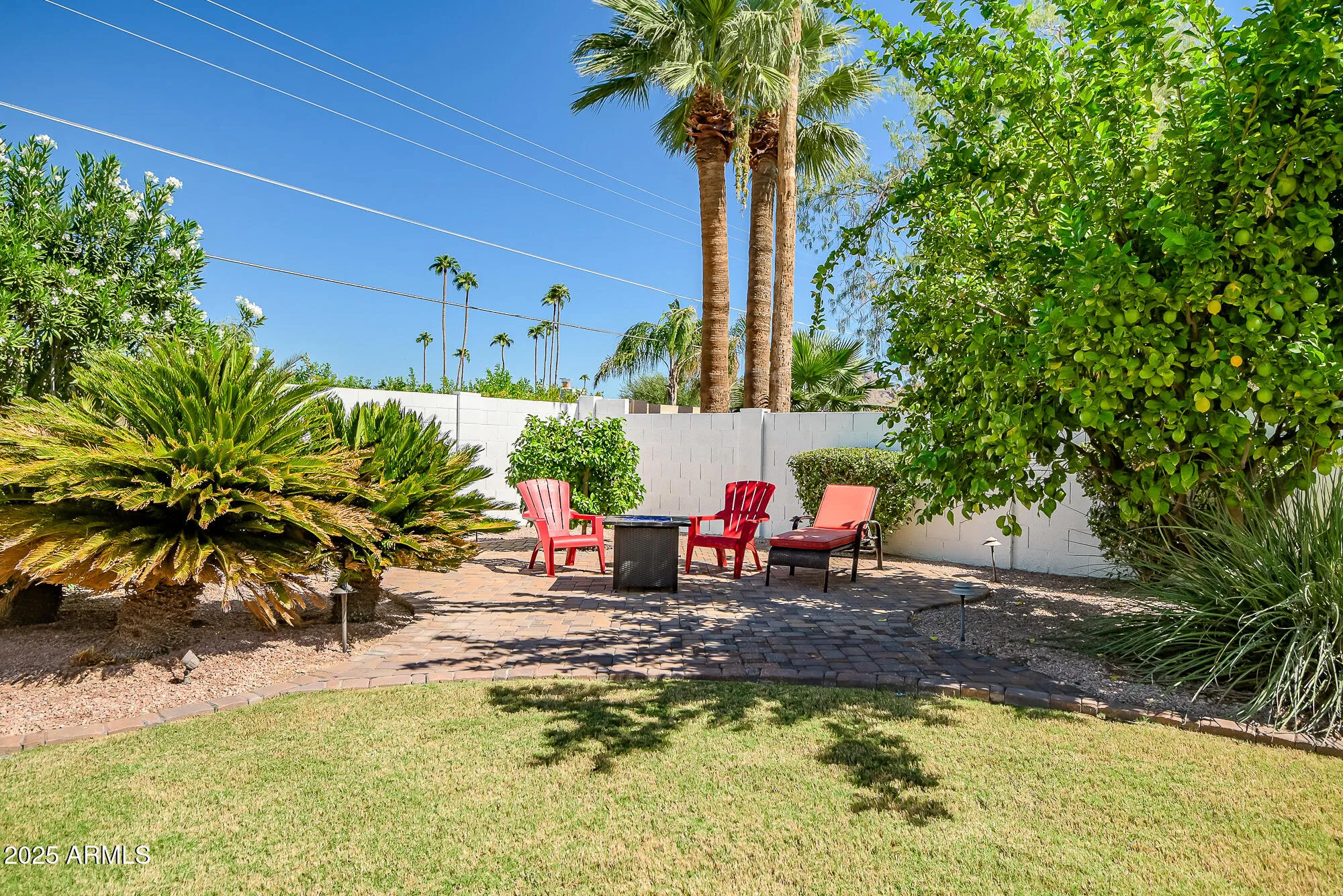 Property Slideshow image 31 of 37 | 110 e piping rock rd, Phoenix, AZ, 85022