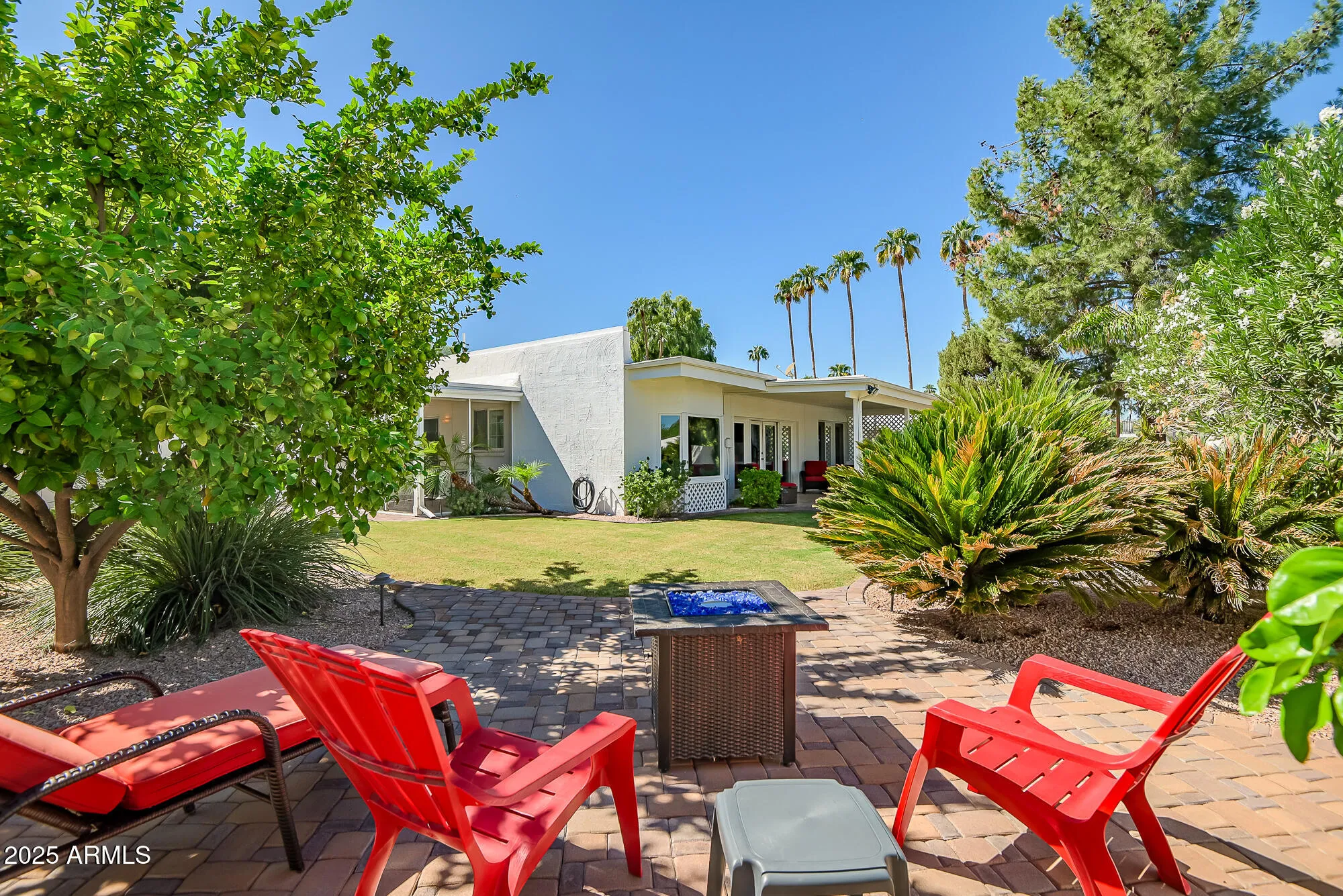 Property Slideshow image 32 of 37 | 110 e piping rock rd, Phoenix, AZ, 85022