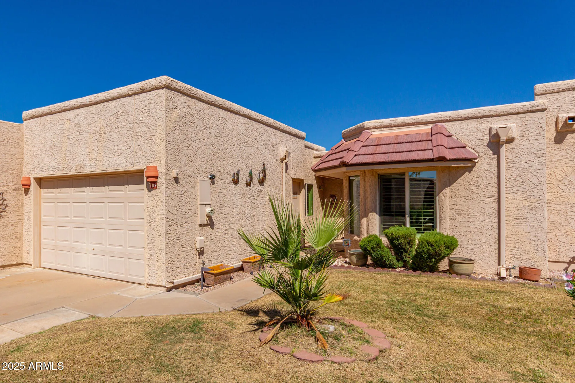 Property Slideshow image 7 of 45 | 709 s arrowwood way, Mesa, AZ, 85208