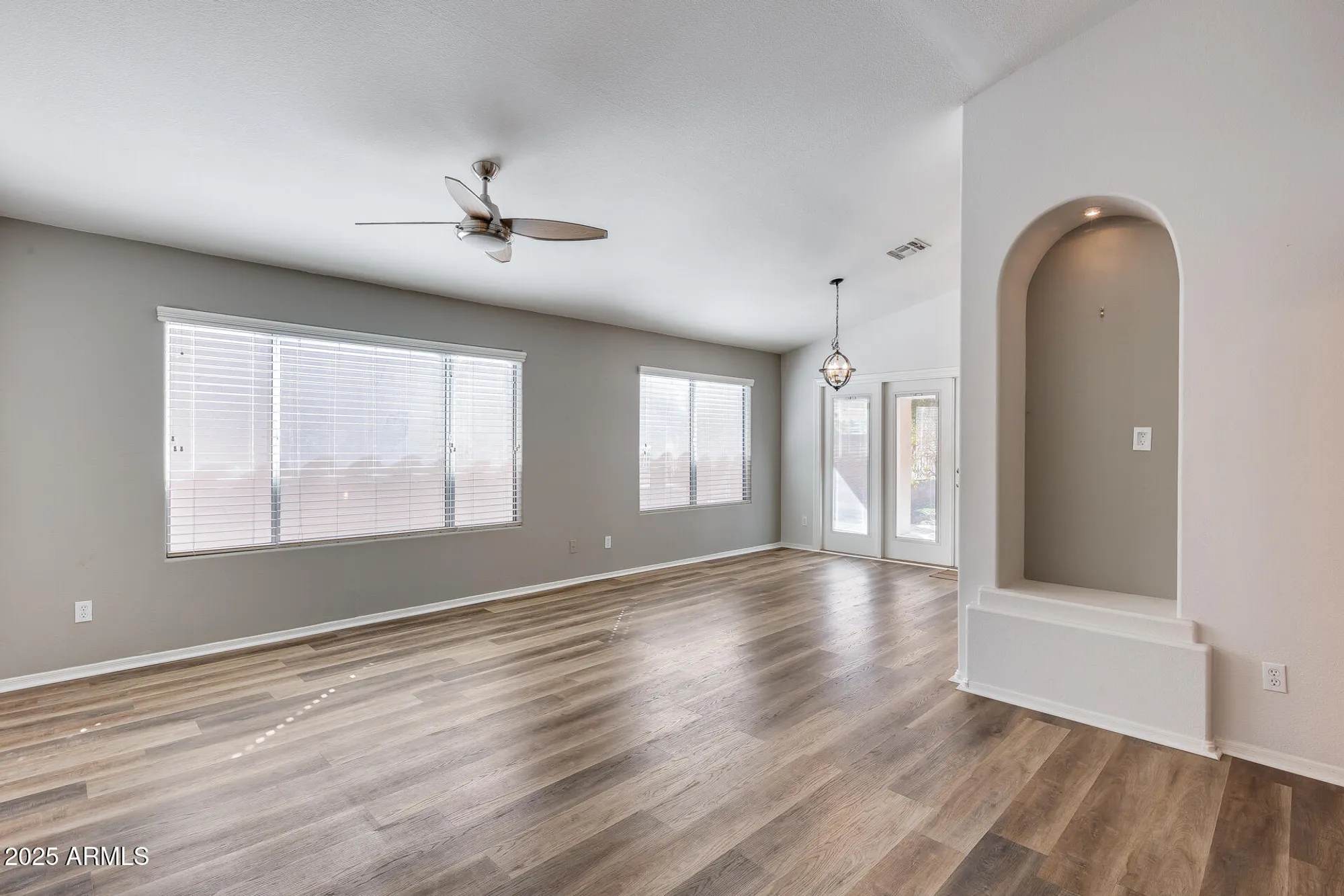 Property Slideshow image 8 of 72 | 17176 n winding trl, Surprise, AZ, 85374