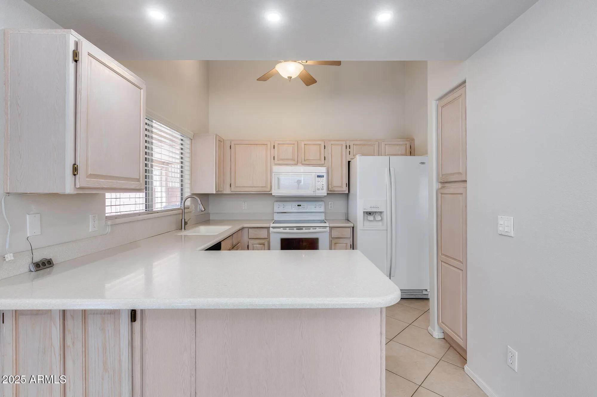Property Slideshow image 13 of 72 | 17176 n winding trl, Surprise, AZ, 85374