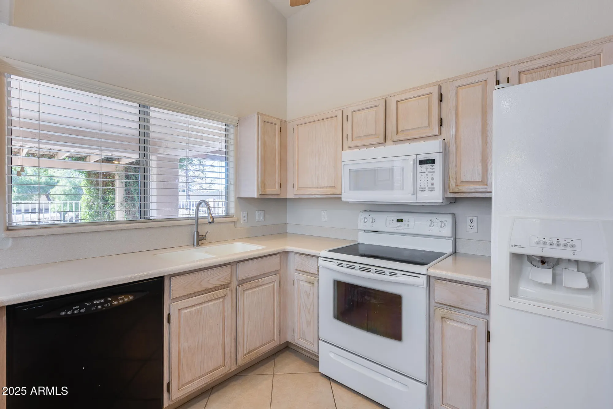 Property Slideshow image 16 of 72 | 17176 n winding trl, Surprise, AZ, 85374