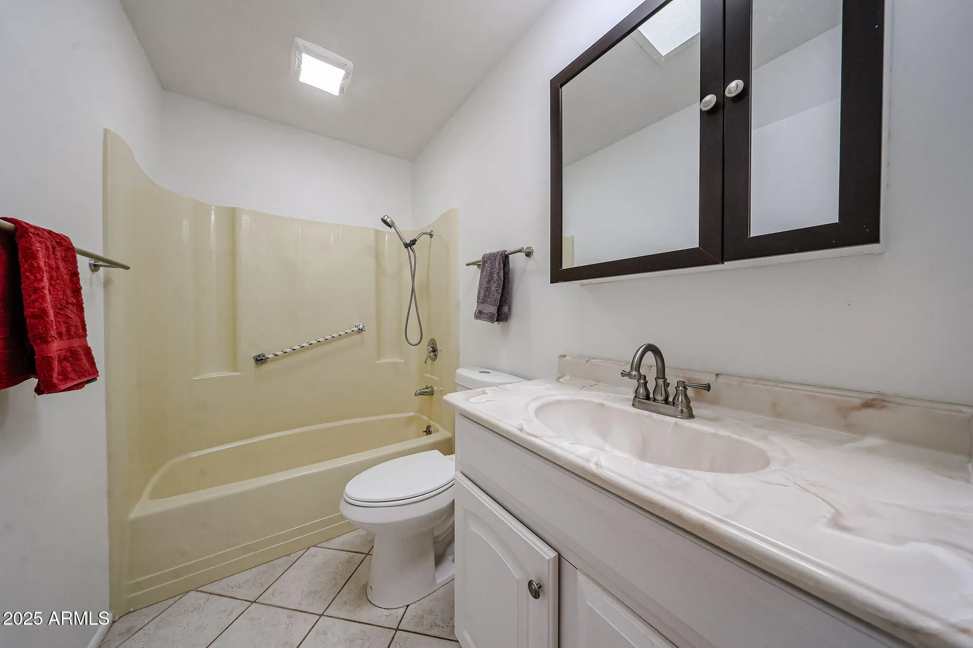Property Slideshow image 10 of 38 | 10410 w saratoga cir, Sun City, AZ, 85351