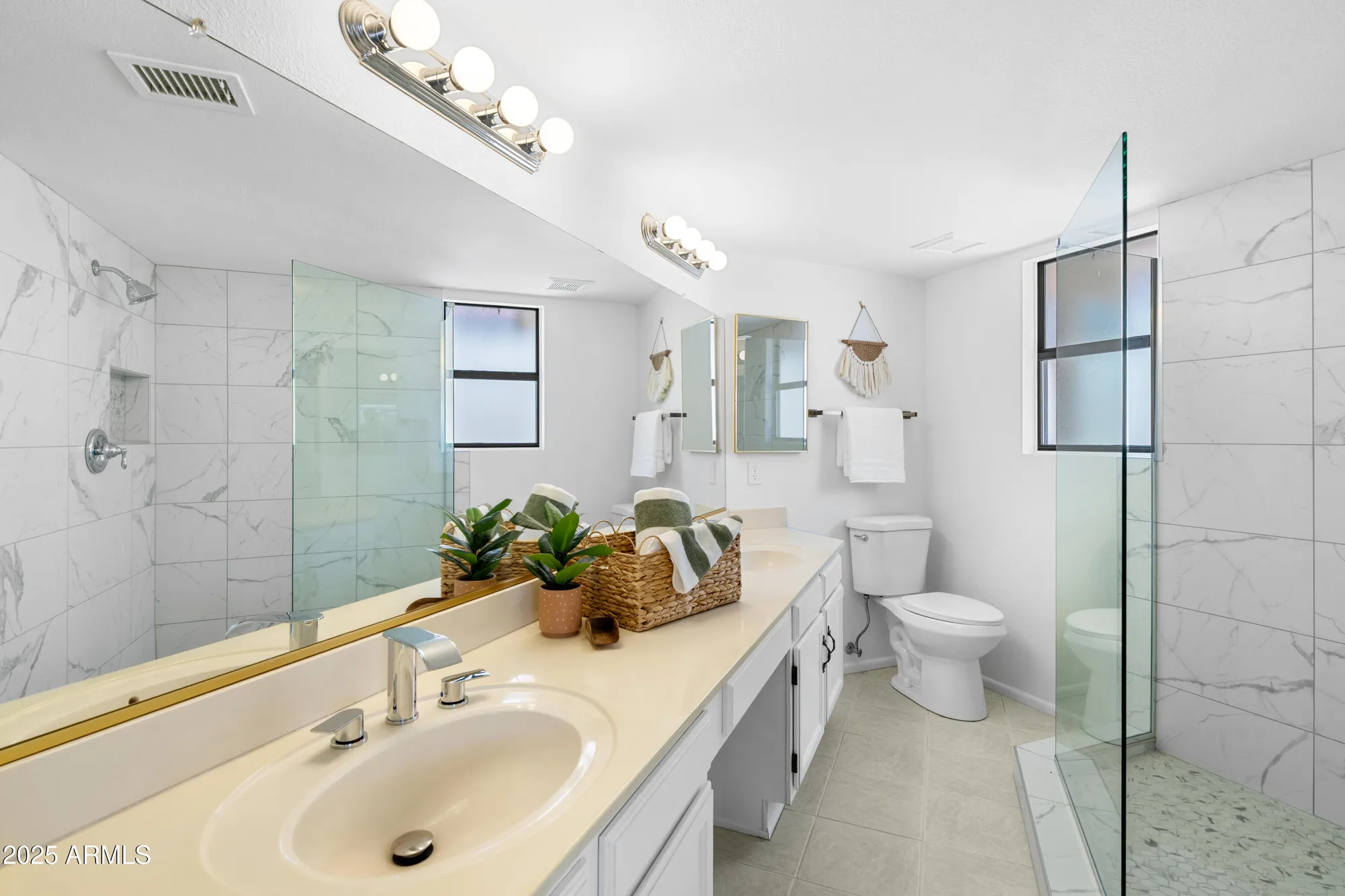 Property Slideshow image 13 of 32 | 13029 s 44th pl, Phoenix, AZ, 85044