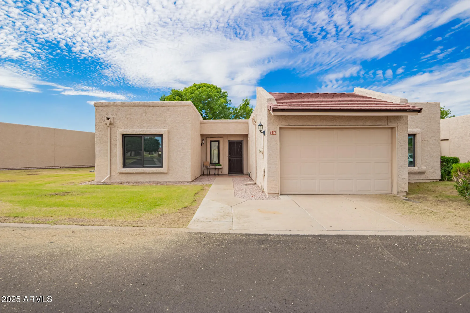 Property Slideshow image 1 of 40 | 716 s privet way, Mesa, AZ, 85208