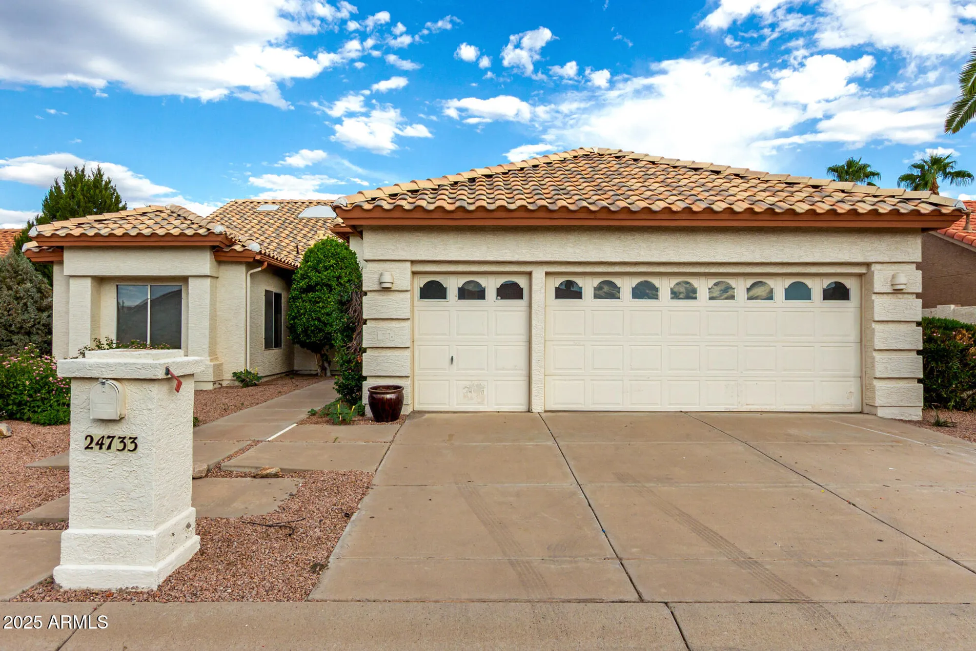 Property Slideshow image 2 of 22 | 24733 s saddletree dr, Sun Lakes, AZ, 85248