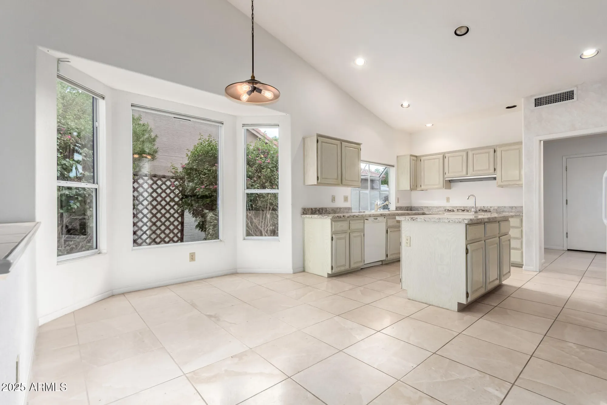 Property Slideshow image 9 of 22 | 24733 s saddletree dr, Sun Lakes, AZ, 85248