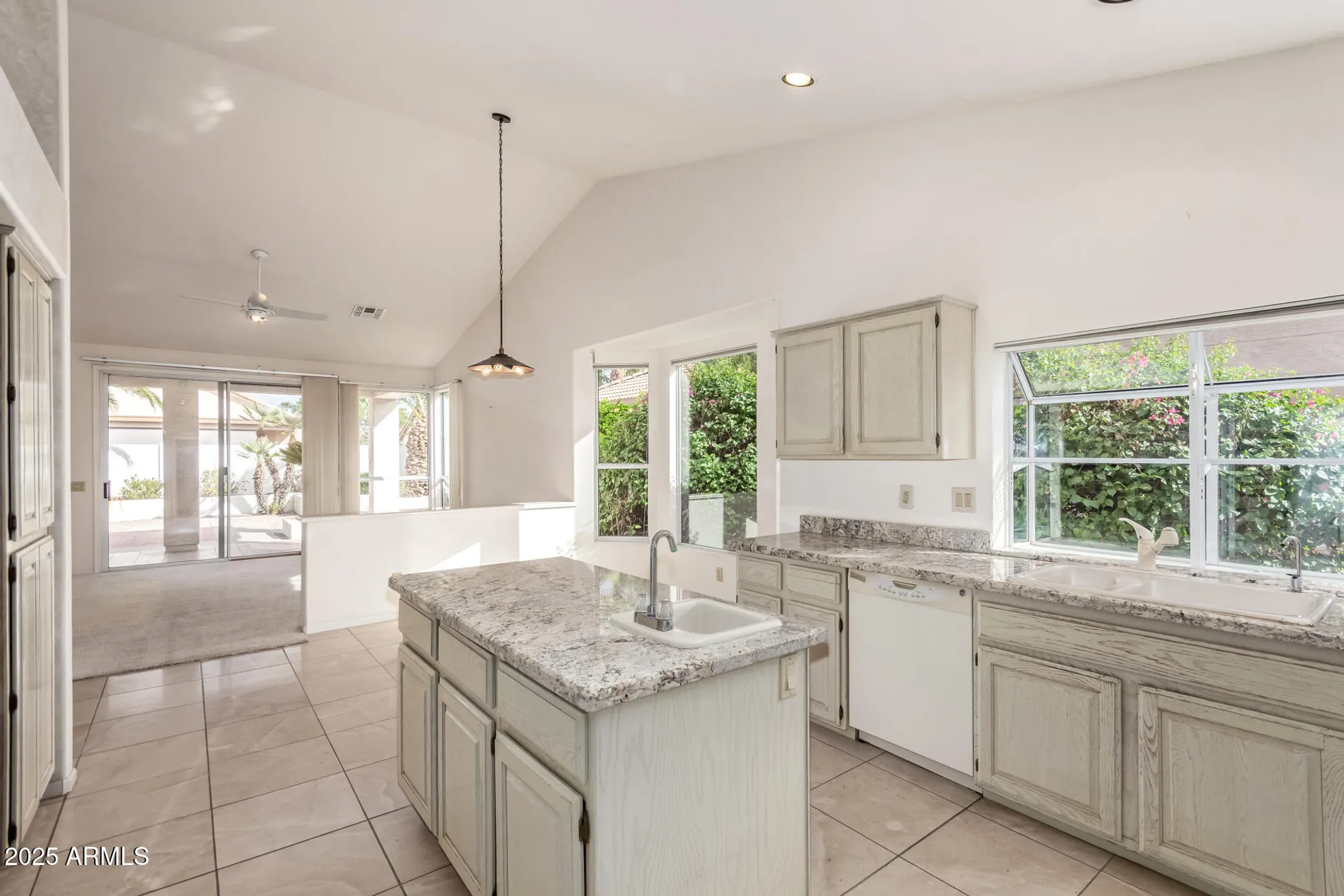 Property Slideshow image 4 of 22 | 24733 s saddletree dr, Sun Lakes, AZ, 85248