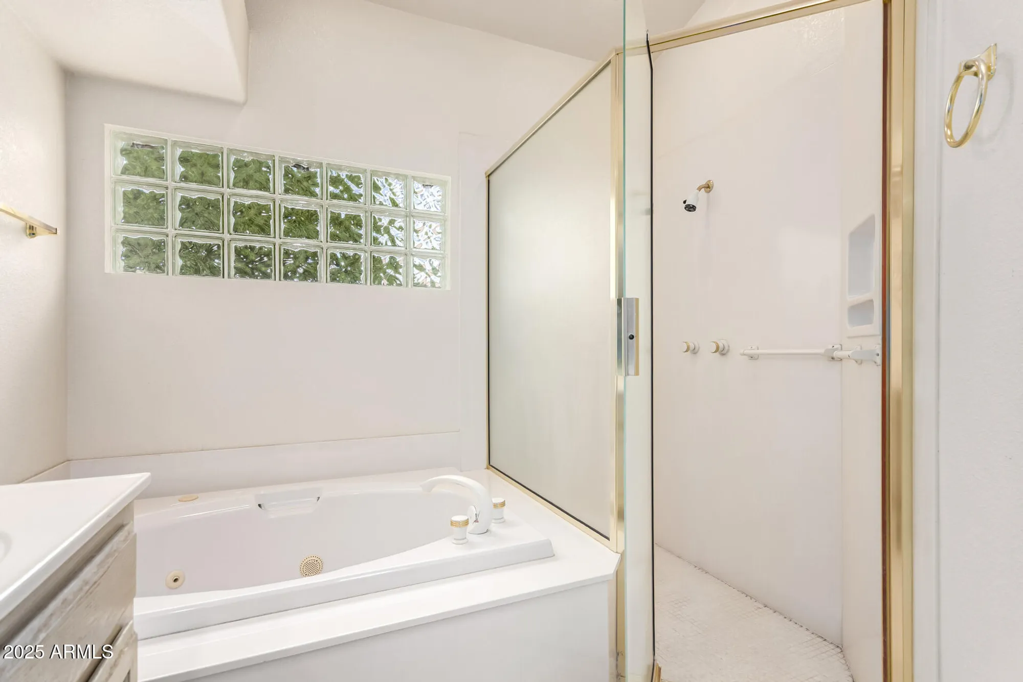 Property Slideshow image 14 of 22 | 24733 s saddletree dr, Sun Lakes, AZ, 85248