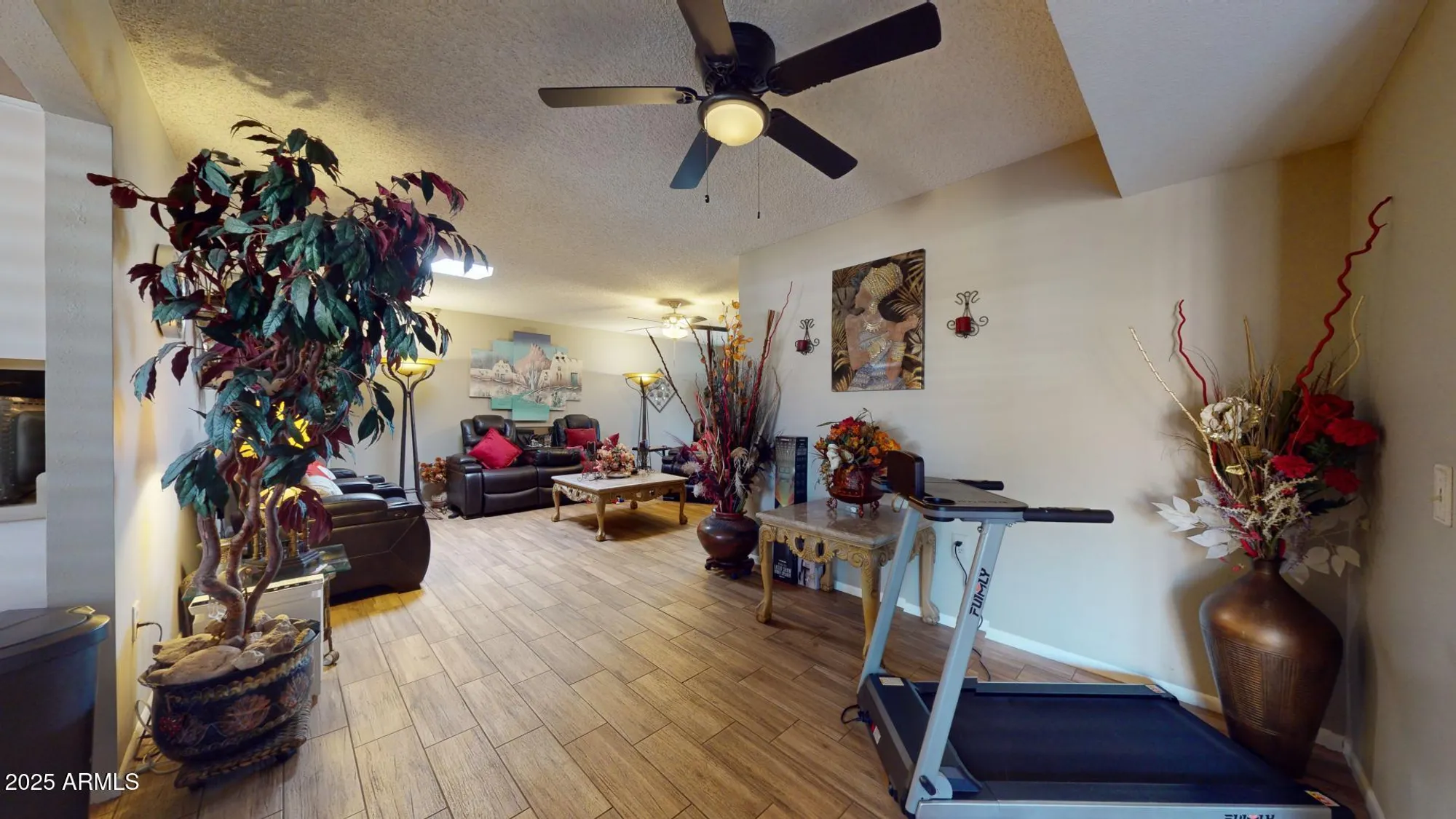 Property Slideshow image 14 of 26 | 17447 n 99th dr, Sun City, AZ, 85373