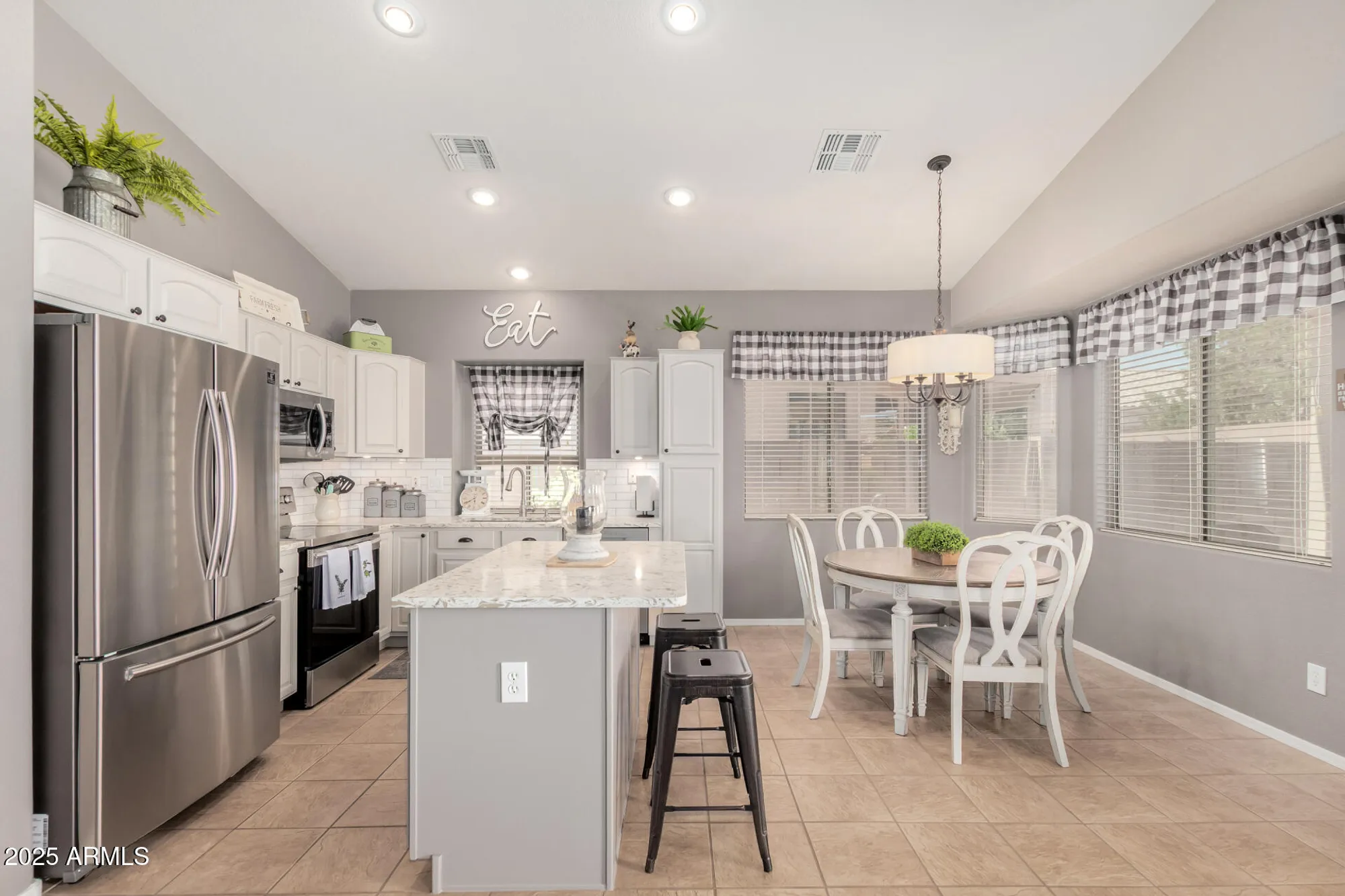 Property Slideshow image 9 of 33 | 17624 w ingleside dr, Surprise, AZ, 85374