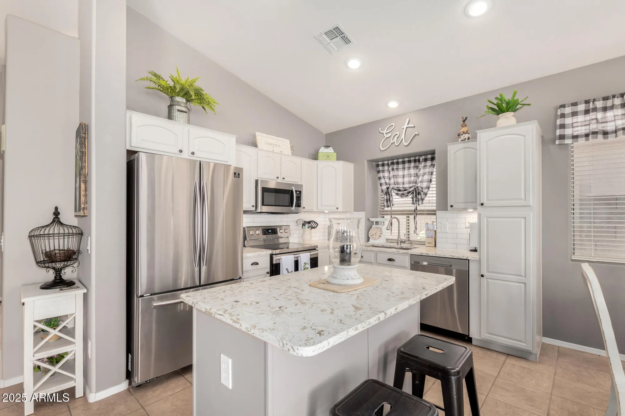 Property Slideshow image 10 of 33 | 17624 w ingleside dr, Surprise, AZ, 85374