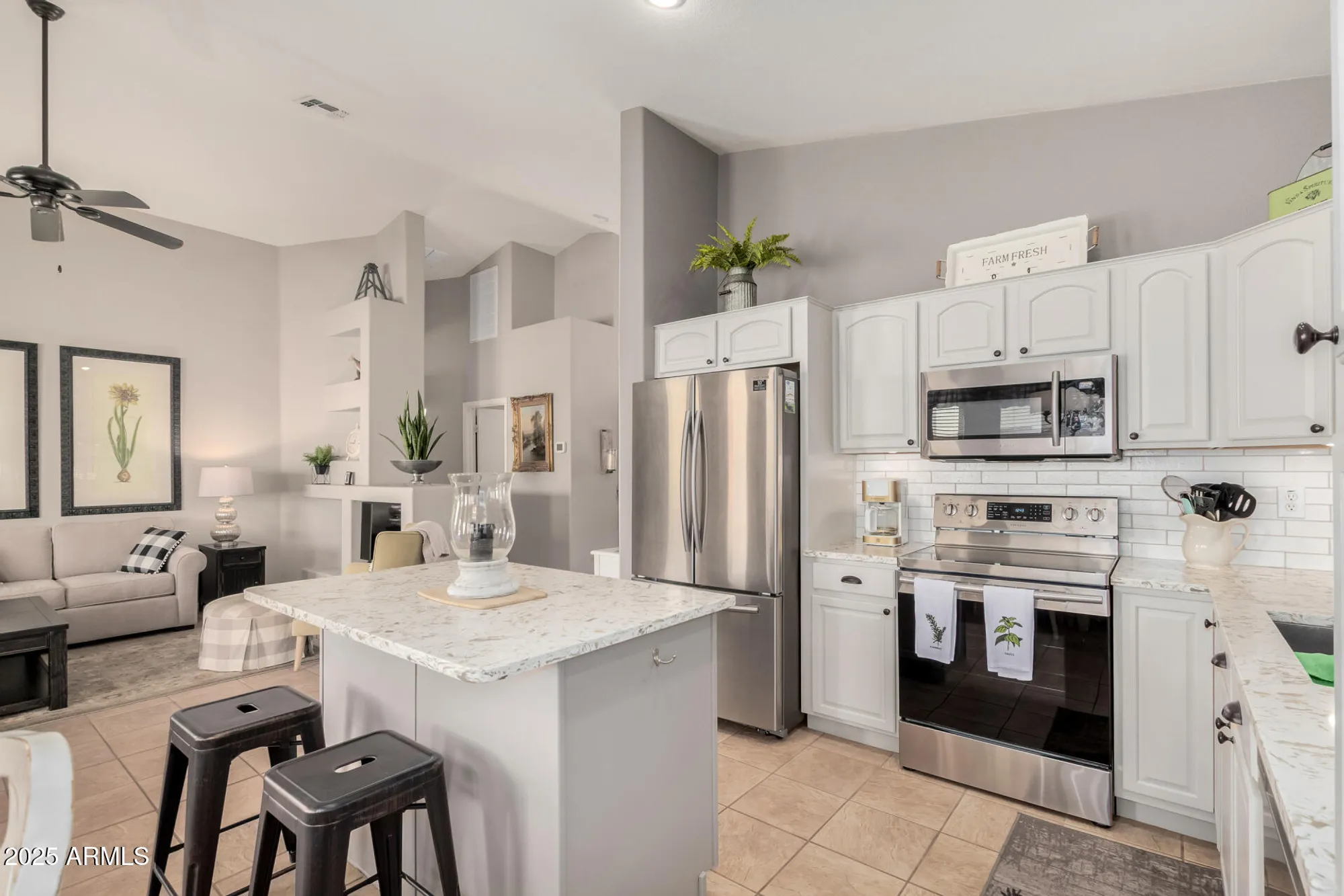 Property Slideshow image 11 of 33 | 17624 w ingleside dr, Surprise, AZ, 85374