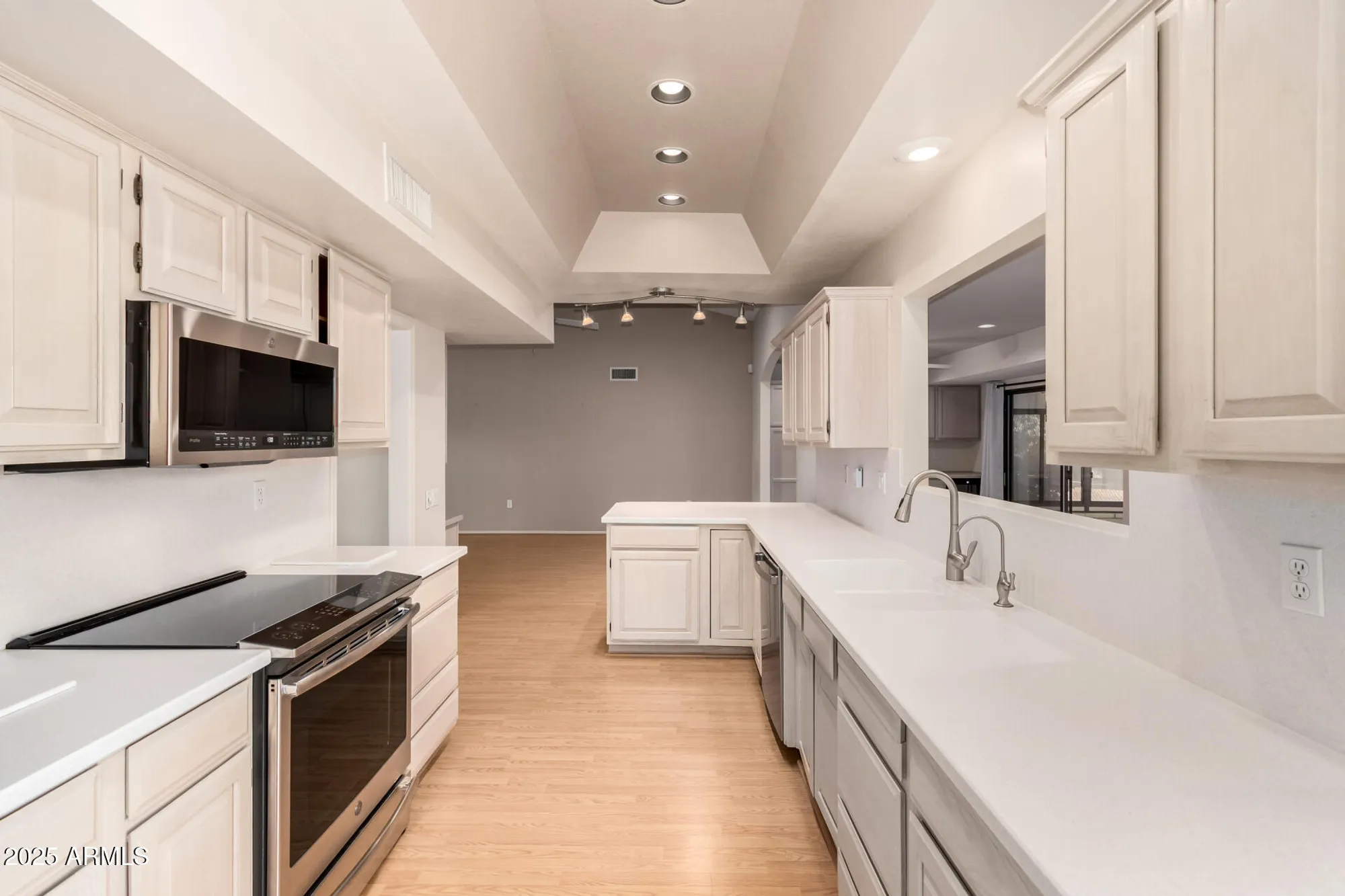 Property Slideshow image 12 of 36 | 13919 w gable hill dr, Sun City West, AZ, 85375