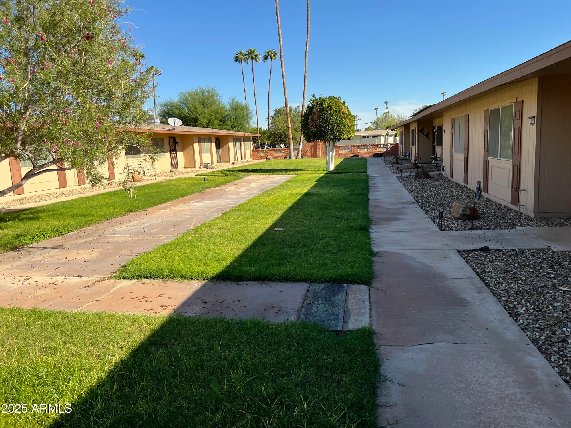 Property Slideshow image 2 of 18 | 10889 w santa fe dr, Sun City, AZ, 85351