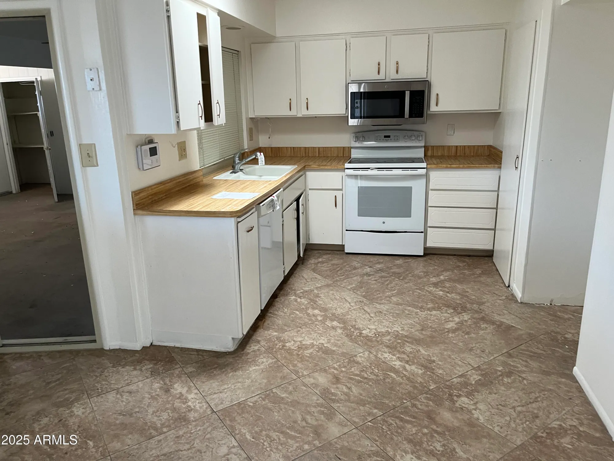 Property Slideshow image 5 of 18 | 10889 w santa fe dr, Sun City, AZ, 85351