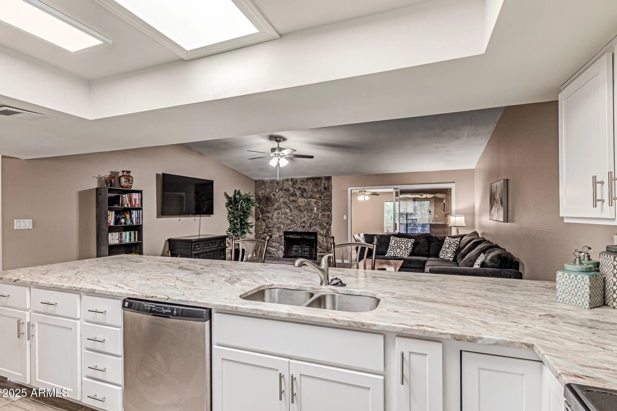 Property Slideshow image 13 of 34 | 11449 s iroquois dr, Phoenix, AZ, 85044