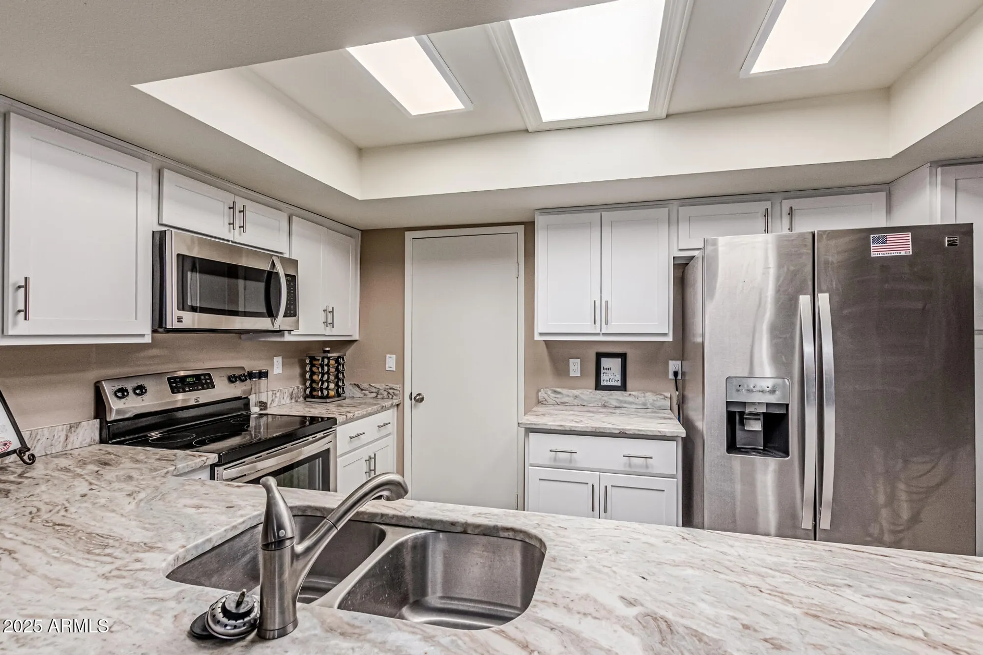 Property Slideshow image 14 of 34 | 11449 s iroquois dr, Phoenix, AZ, 85044