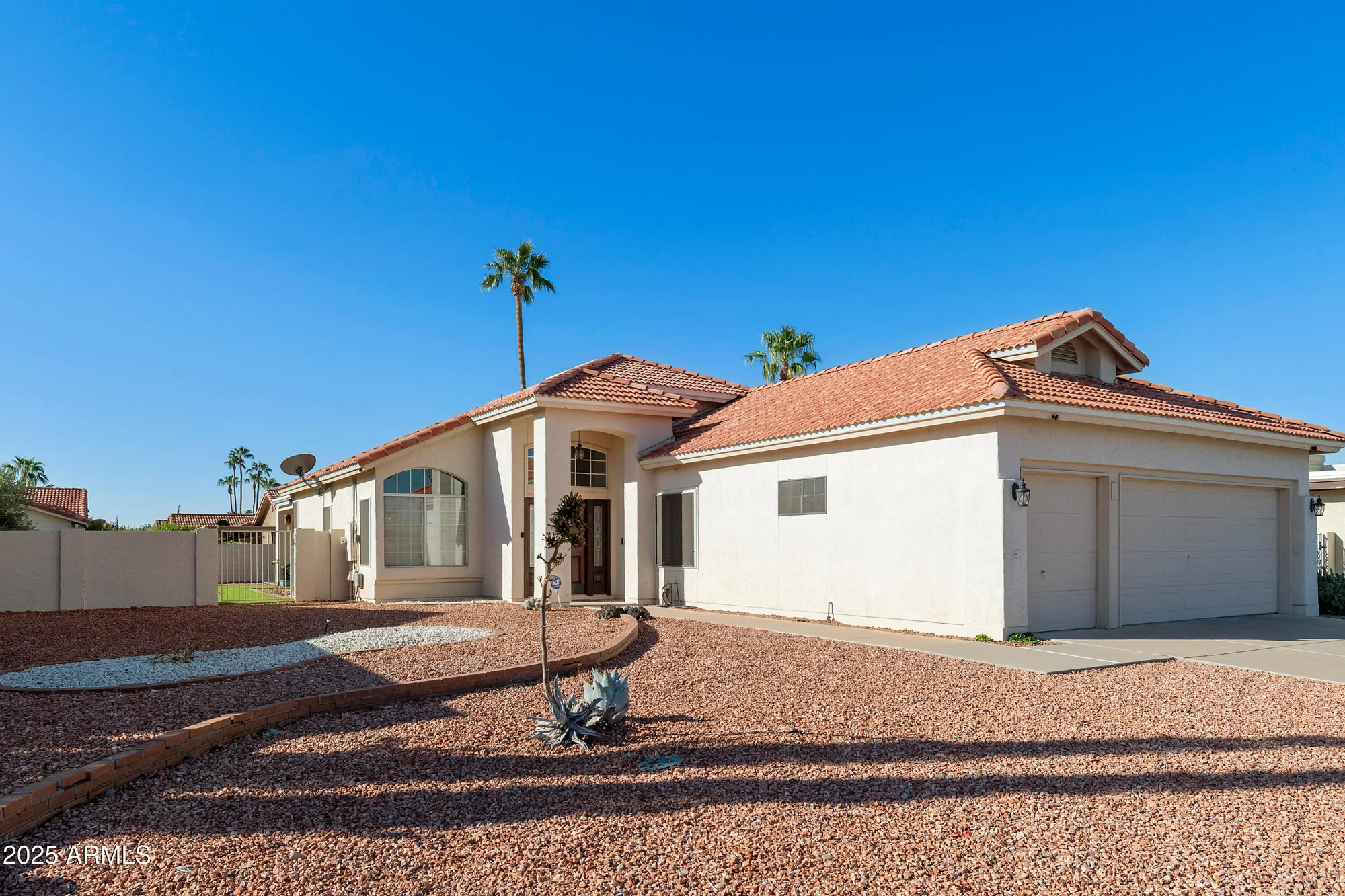 Property Slideshow image 1 of 54 | 10409 e silvertree dr, Sun Lakes, AZ, 85248