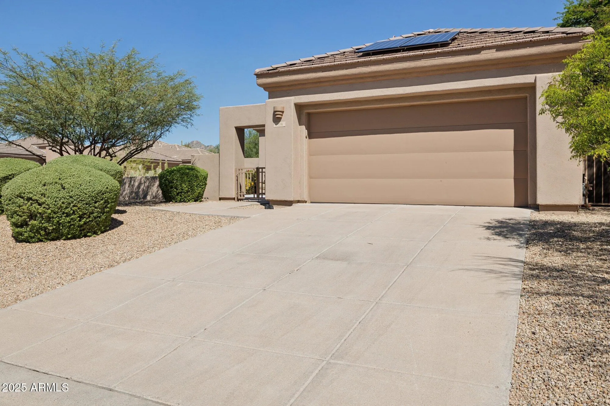 Property Slideshow image 2 of 30 | 7116 e bramble berry ln, Scottsdale, AZ, 85266