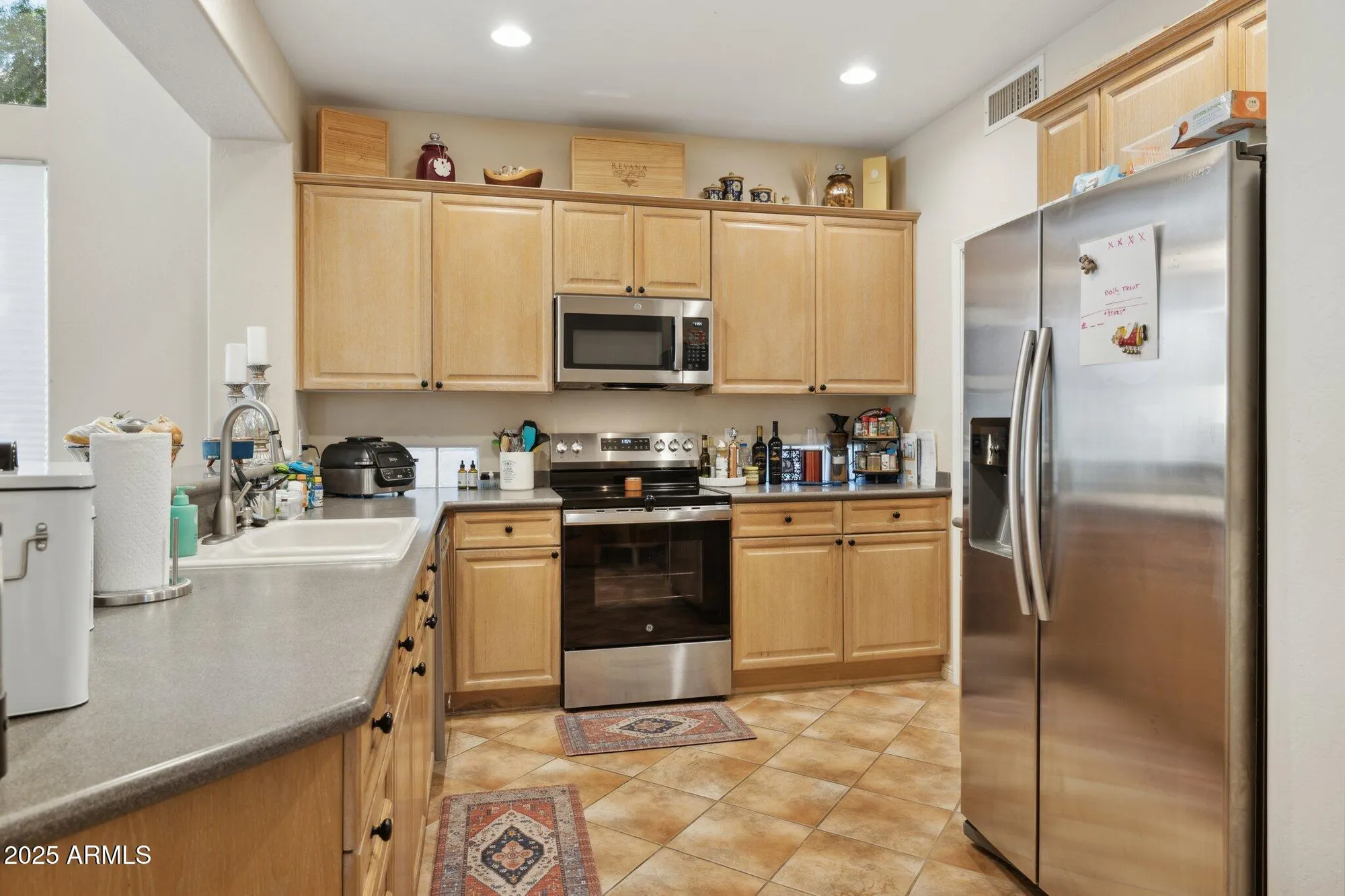 Property Slideshow image 7 of 30 | 7116 e bramble berry ln, Scottsdale, AZ, 85266