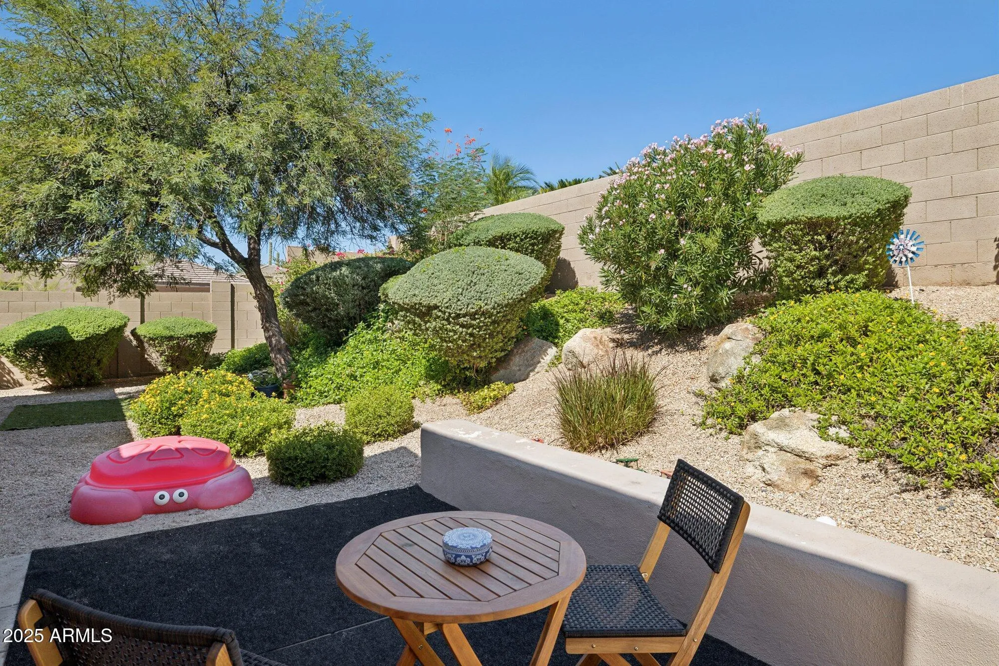 Property Slideshow image 19 of 30 | 7116 e bramble berry ln, Scottsdale, AZ, 85266