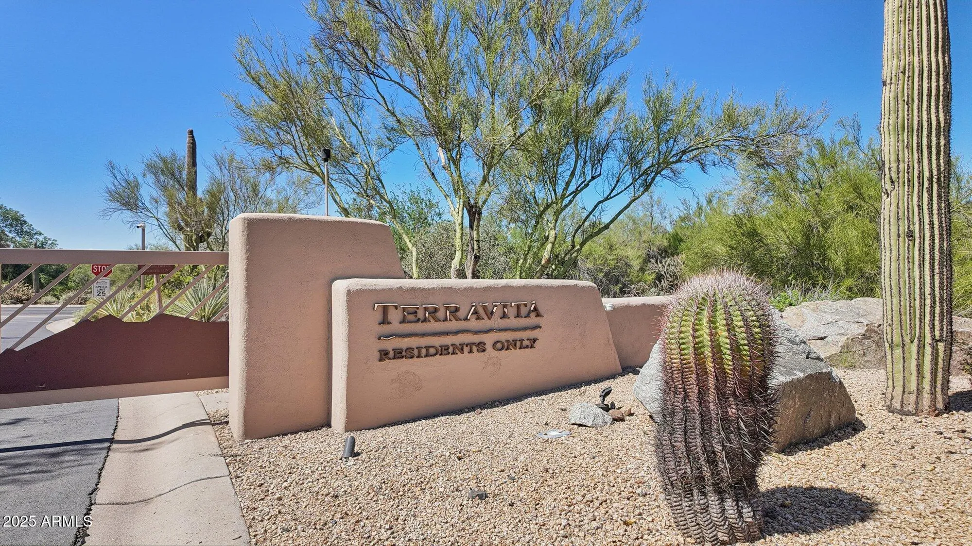 Property Slideshow image 25 of 30 | 7116 e bramble berry ln, Scottsdale, AZ, 85266