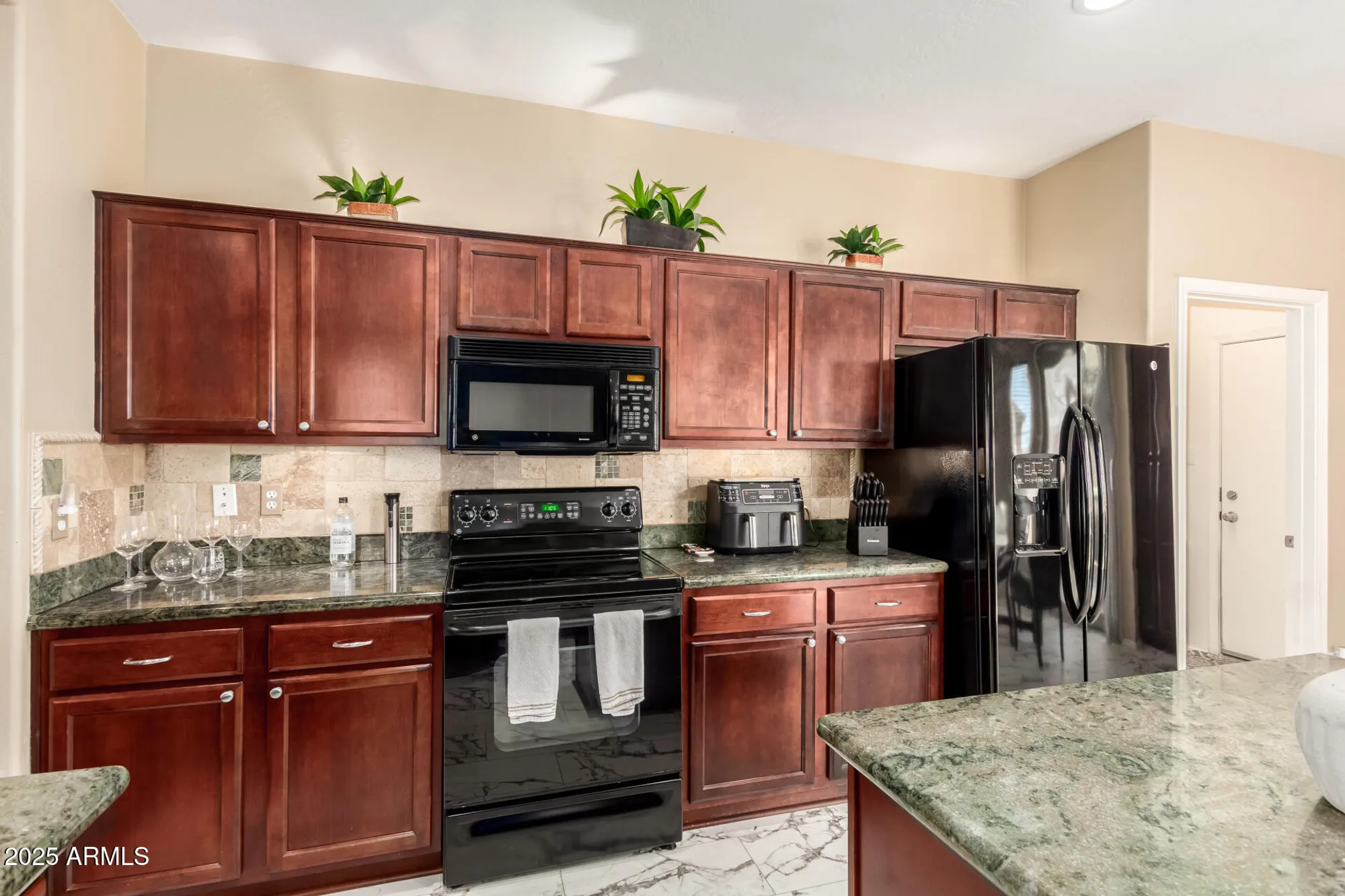 Property Slideshow image 17 of 70 | 12364 w rosewood ln, Peoria, AZ, 85383
