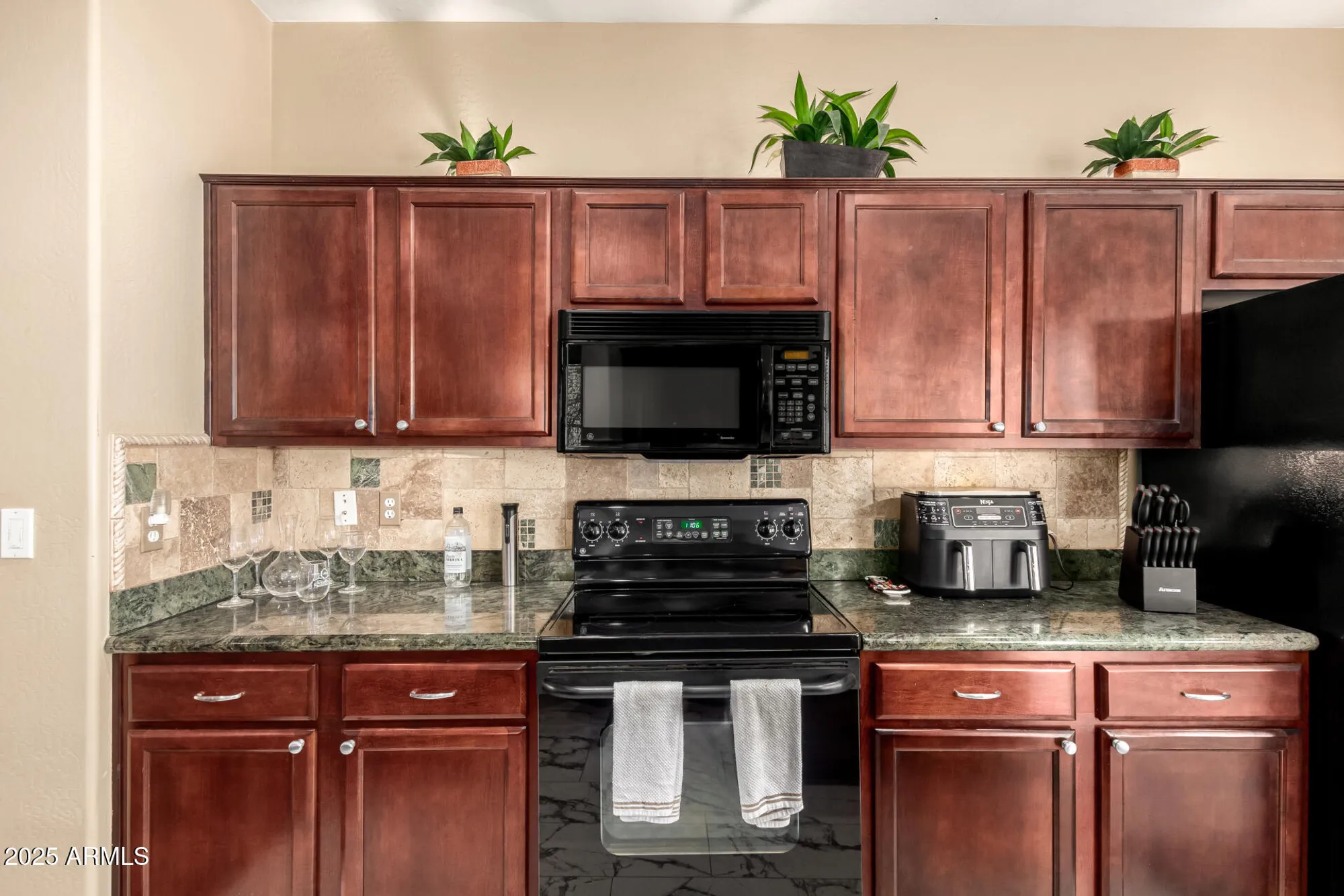 Property Slideshow image 18 of 70 | 12364 w rosewood ln, Peoria, AZ, 85383