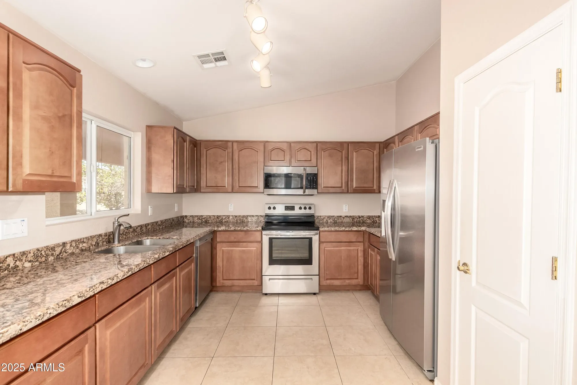 Property Slideshow image 15 of 33 | 23194 w moonlight path, Buckeye, AZ, 85326