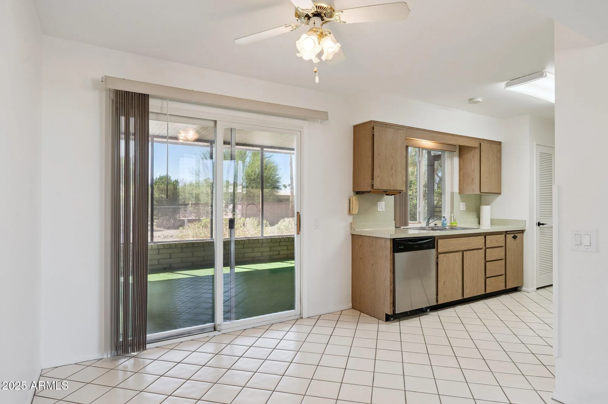 Property Slideshow image 9 of 27 | 9405 w rolling hills dr, Sun City, AZ, 85351