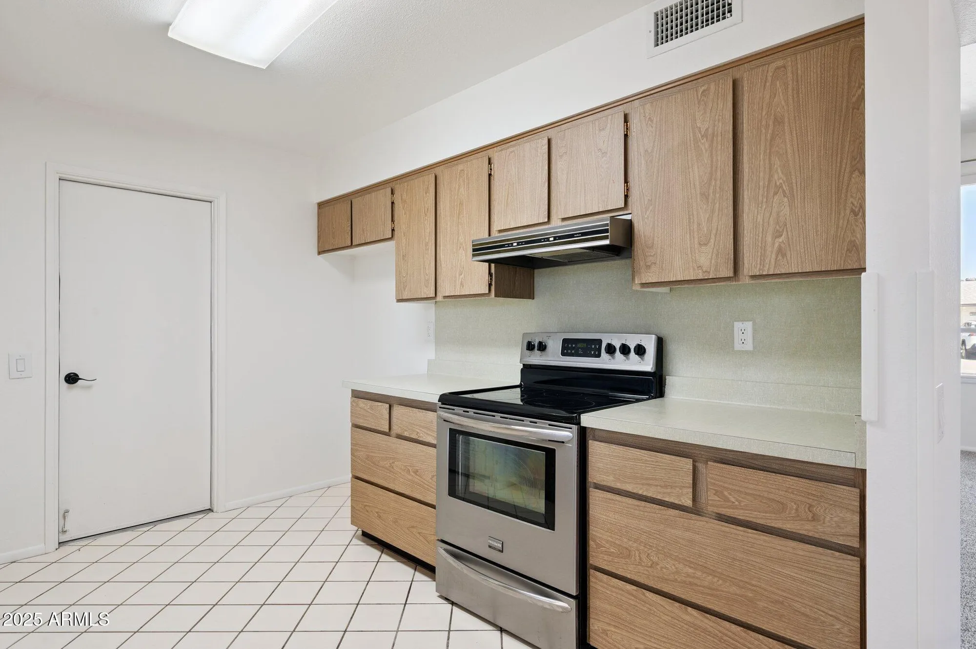 Property Slideshow image 12 of 27 | 9405 w rolling hills dr, Sun City, AZ, 85351