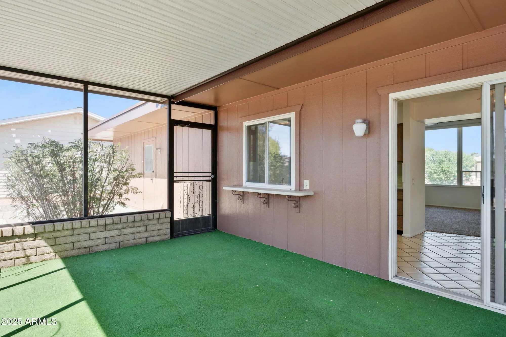 Property Slideshow image 14 of 27 | 9405 w rolling hills dr, Sun City, AZ, 85351