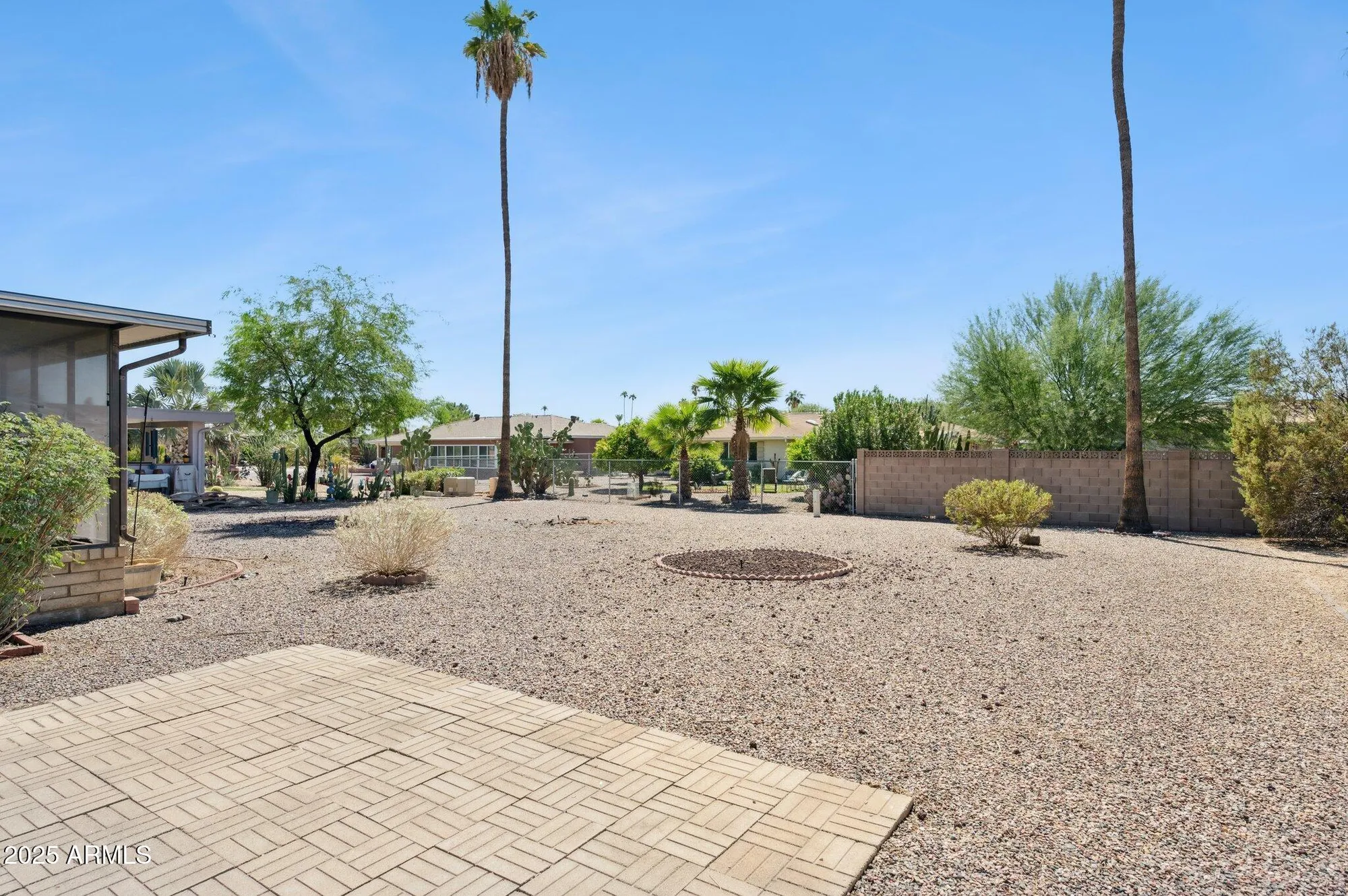 Property Slideshow image 16 of 27 | 9405 w rolling hills dr, Sun City, AZ, 85351