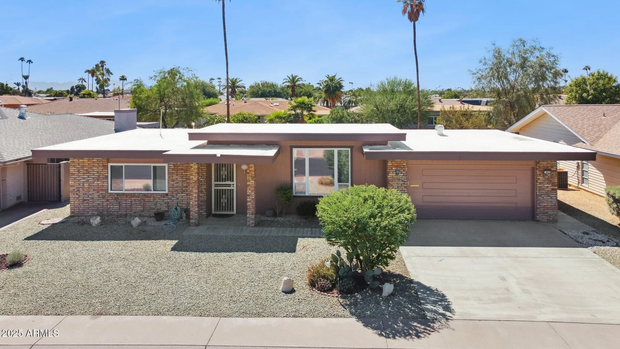 Property Slideshow image 1 of 27 | 9405 w rolling hills dr, Sun City, AZ, 85351