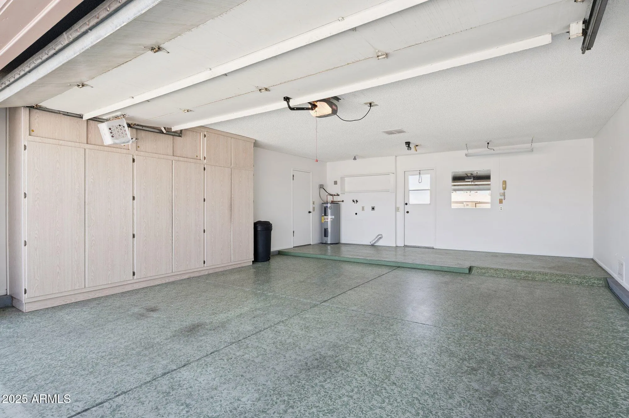 Property Slideshow image 8 of 27 | 9405 w rolling hills dr, Sun City, AZ, 85351