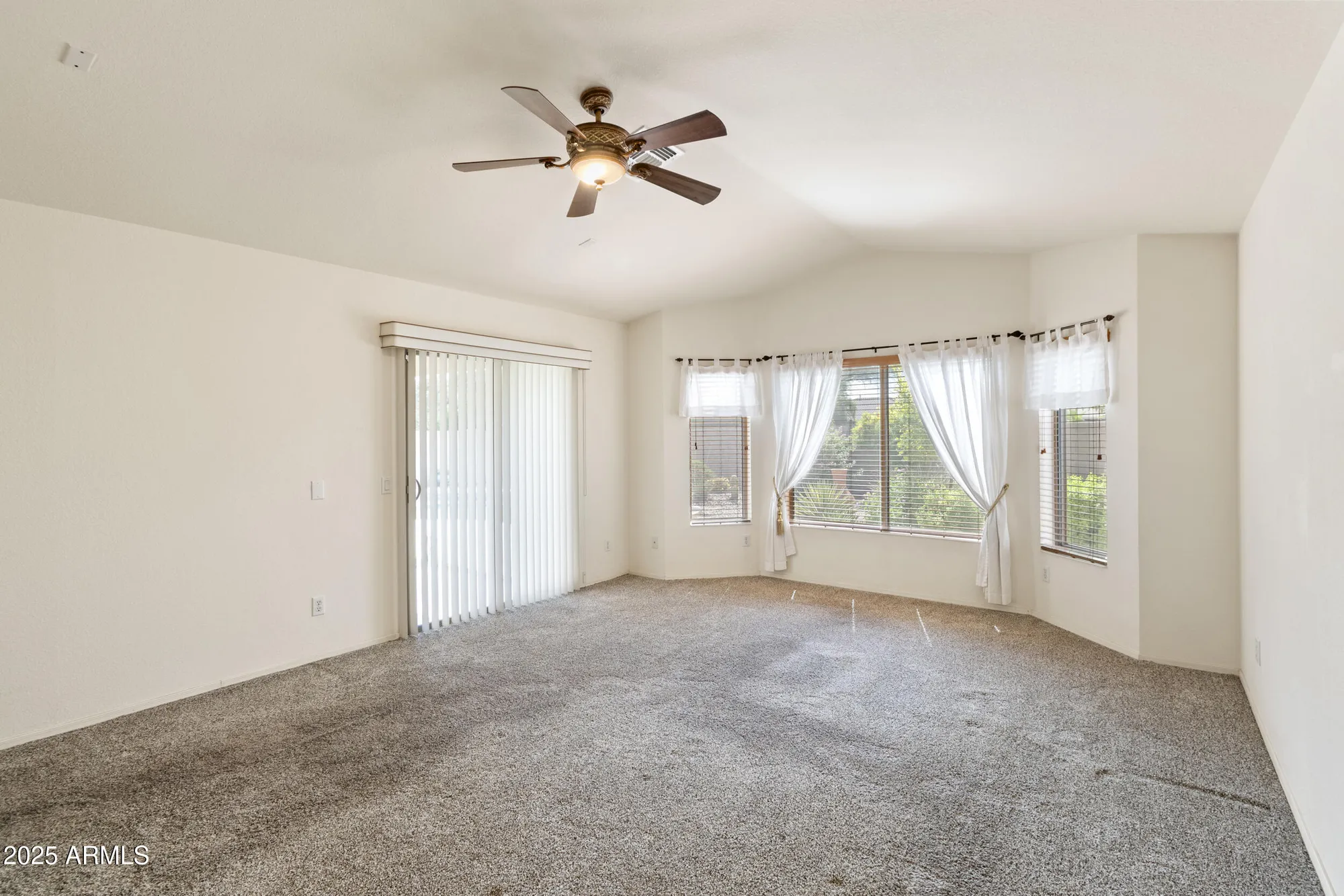 Property Slideshow image 10 of 23 | 16083 w cambridge ave, Goodyear, AZ, 85395