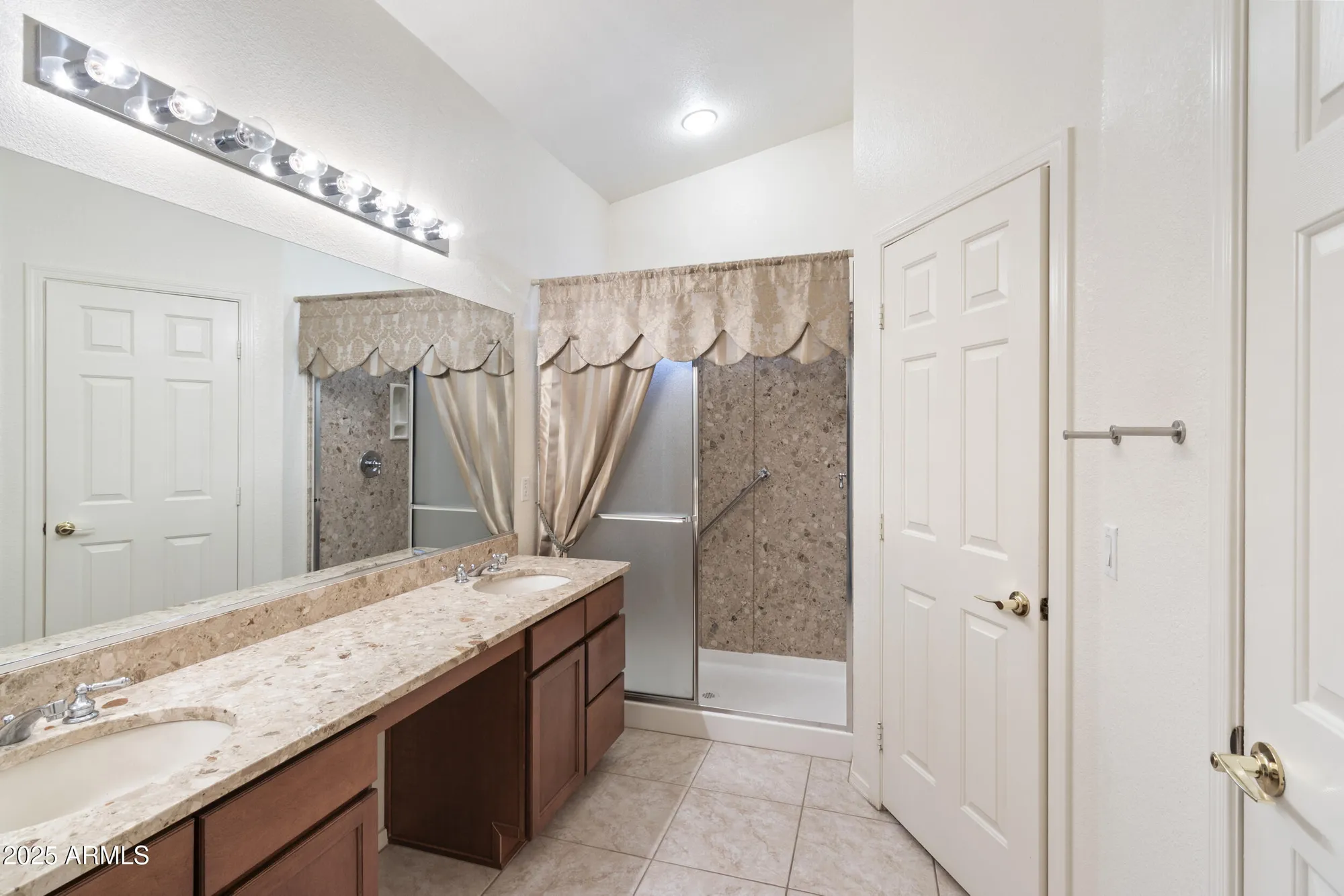 Property Slideshow image 12 of 23 | 16083 w cambridge ave, Goodyear, AZ, 85395